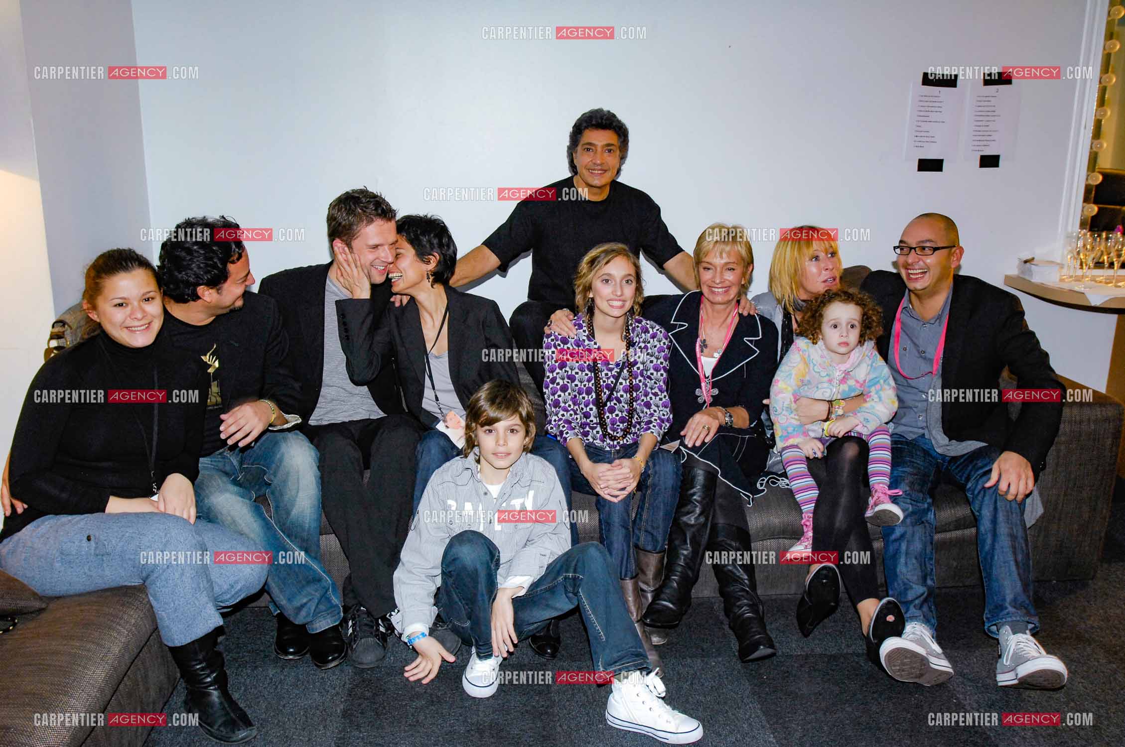 Le chanteur Frédéric François à l'Olympia du 29 février au 09 mars 2008. Frédéric et sa femme Monique entourés de leurs enfants, Vincent, Victoria, Gloria et Anthony et leurs conjoints.  ( Exclusif )