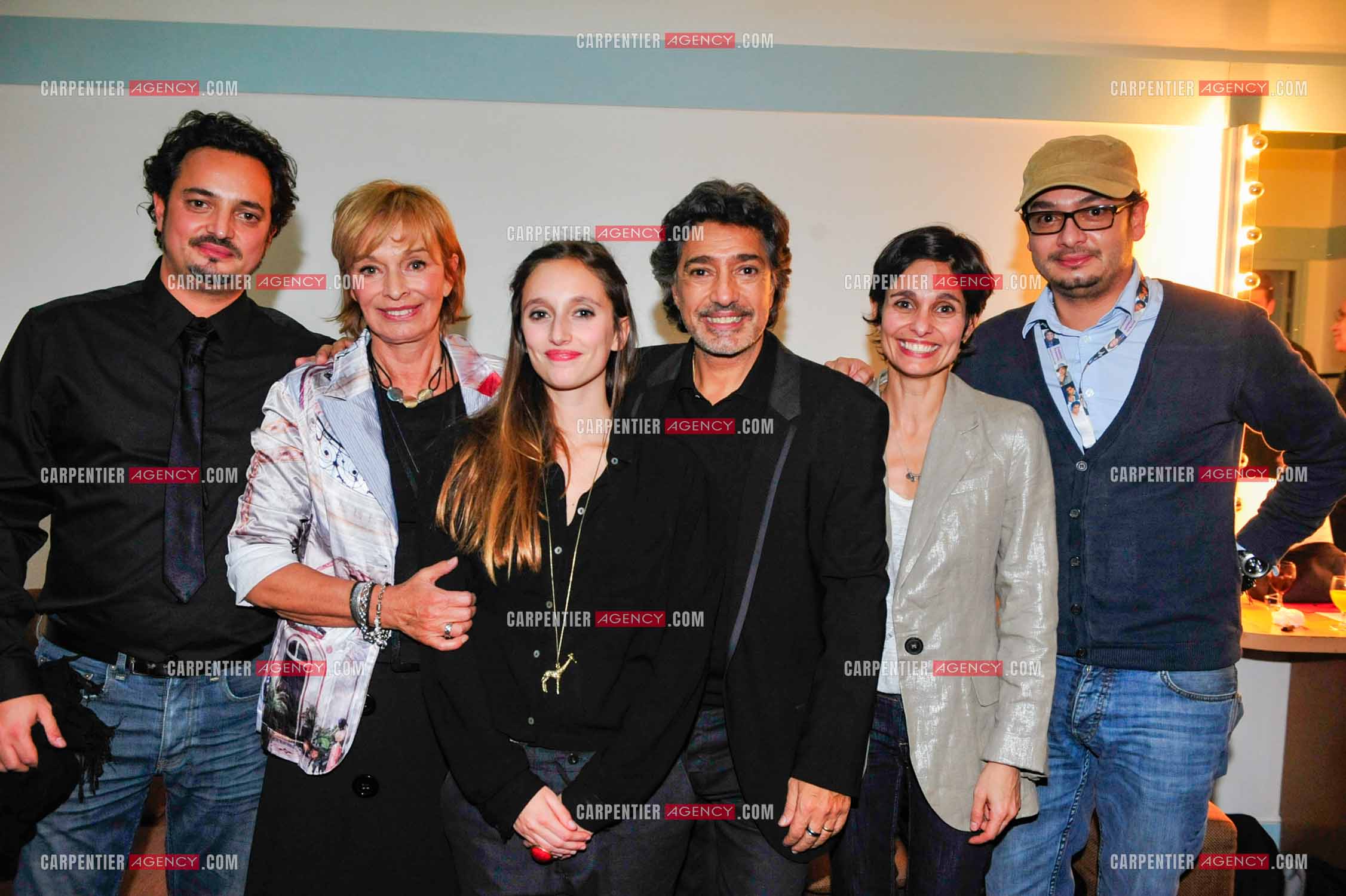 Le chanteur Frédéric François à l'Olympia du 11 au 20 février 2011. La famille Barracato au complet dans la loge, Frédéric François et sa femme Monique entourés de leurs enfants, Vincent, Victoria, Gloria et Anthony. ( Exclusif )