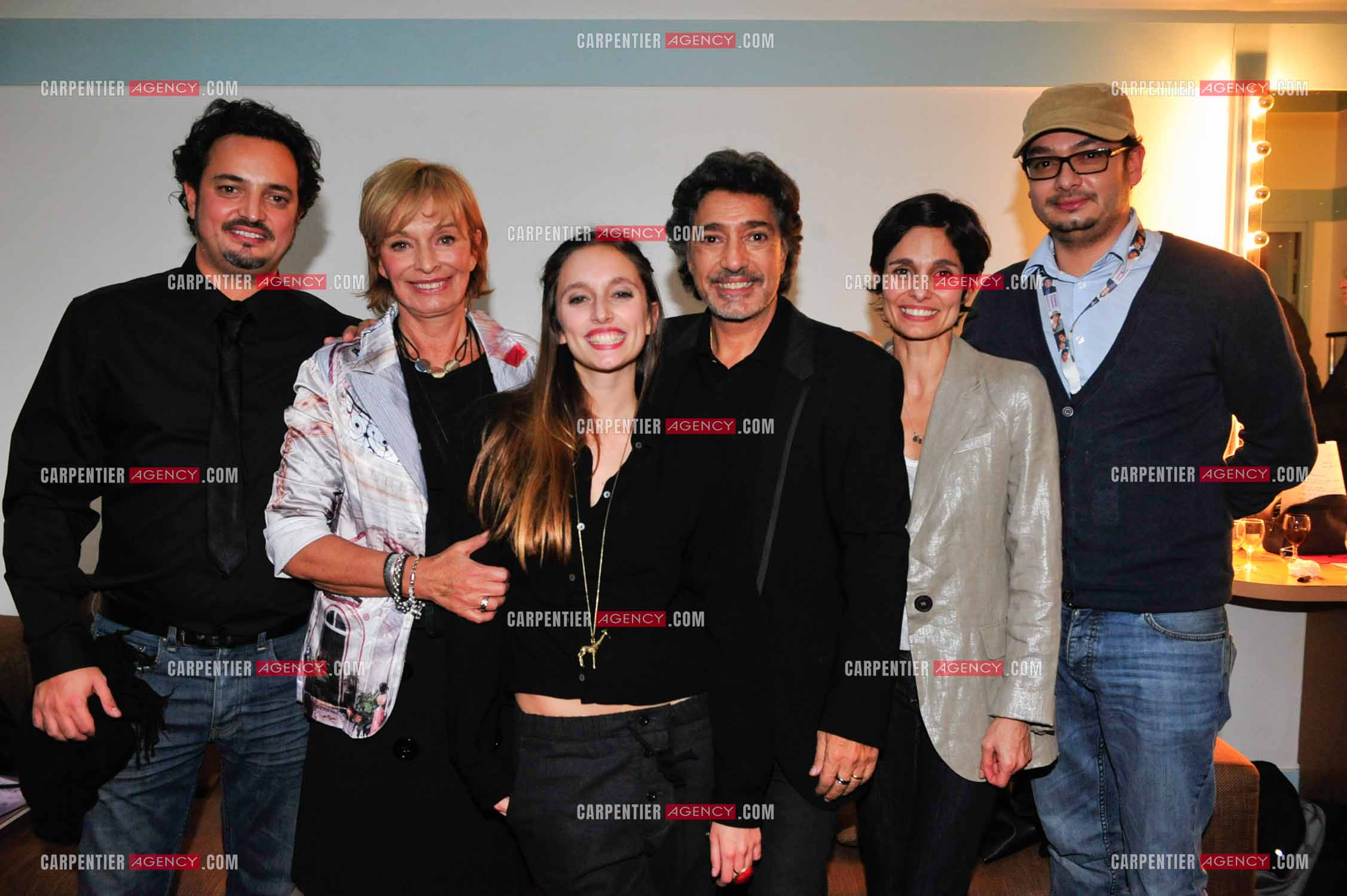 Le chanteur Frédéric François à l'Olympia du 11 au 20 février 2011. La famille Barracato au complet dans la loge, Frédéric François et sa femme Monique entourés de leurs enfants, Vincent, Victoria, Gloria et Anthony. ( Exclusif )