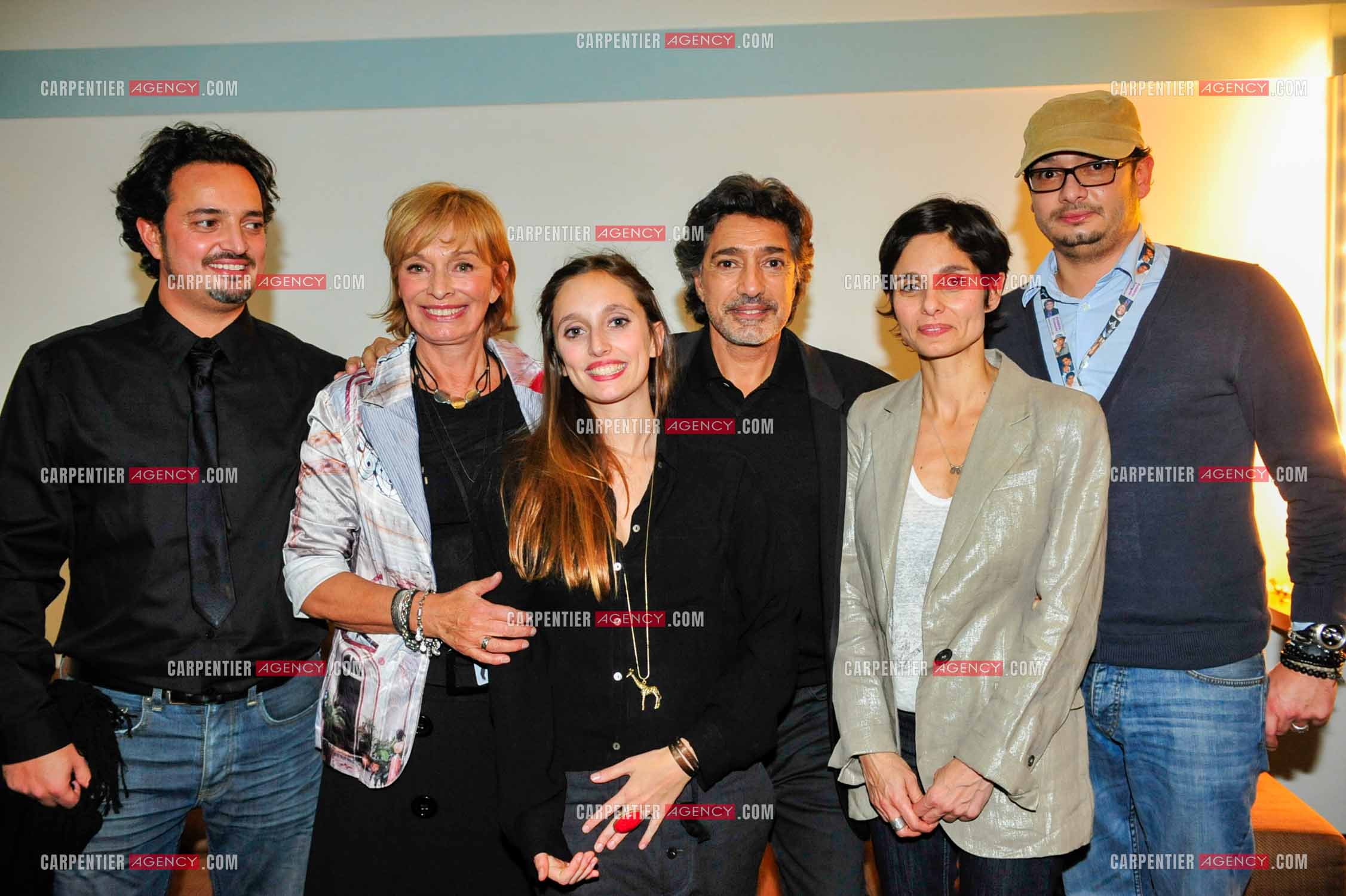 Le chanteur Frédéric François à l'Olympia du 11 au 20 février 2011. La famille Barracato au complet dans la loge, Frédéric François et sa femme Monique entourés de leurs enfants, Vincent, Victoria, Gloria et Anthony. ( Exclusif )