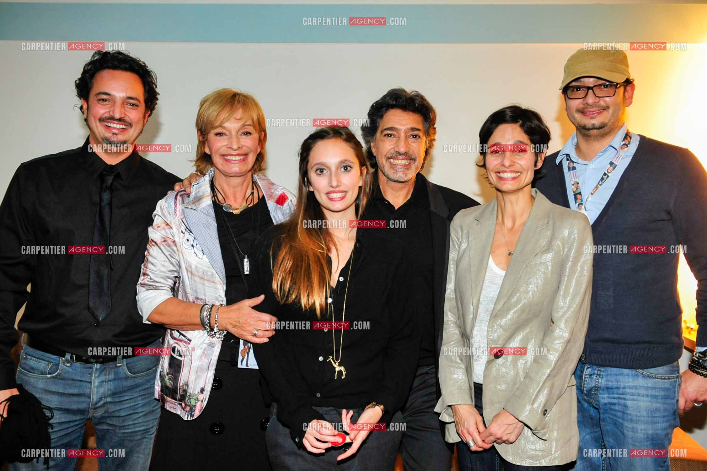 Le chanteur Frédéric François à l'Olympia du 11 au 20 février 2011. La famille Barracato au complet dans la loge, Frédéric François et sa femme Monique entourés de leurs enfants, Vincent, Victoria, Gloria et Anthony. ( Exclusif )