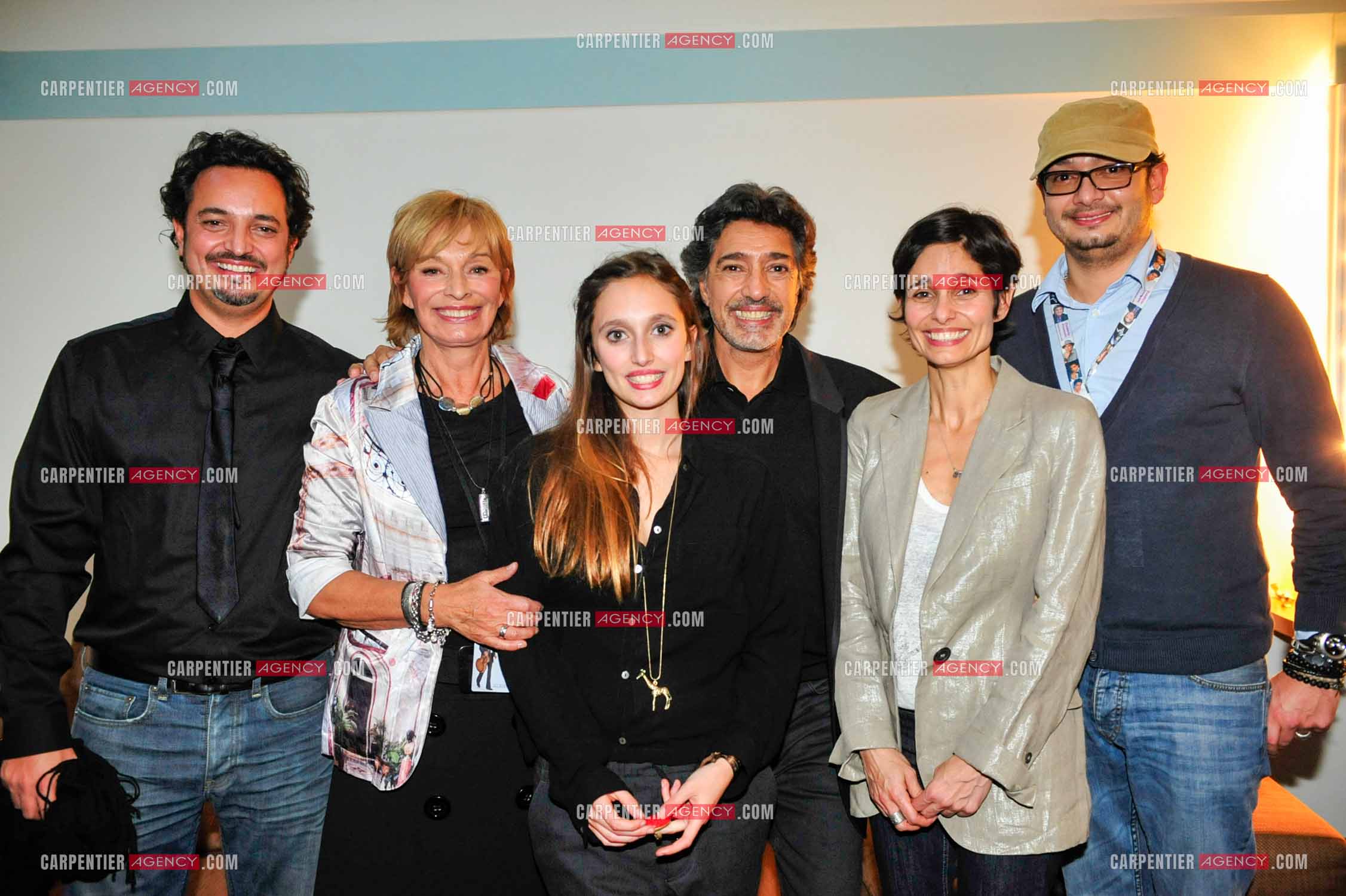 Le chanteur Frédéric François à l'Olympia du 11 au 20 février 2011. La famille Barracato au complet dans la loge, Frédéric François et sa femme Monique entourés de leurs enfants, Vincent, Victoria, Gloria et Anthony. ( Exclusif )