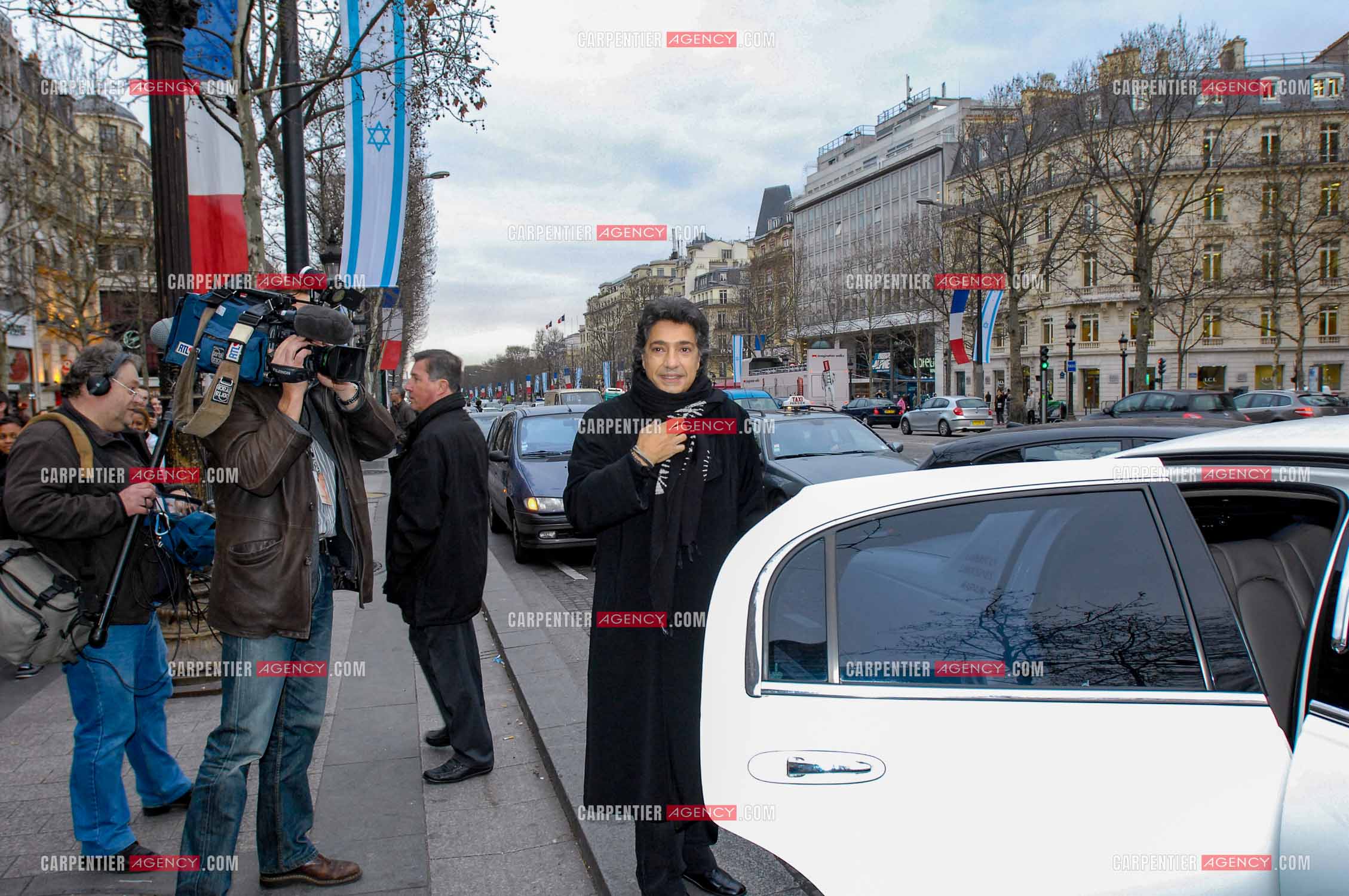 Le chanteur Frédéric François à l'Olympia du 29 février au 09 mars 2008. Frédéric François attendu à la sortie de son hôtel "Le Claridge“ pour rejoindre l'Olympia.  ( Exclusif )