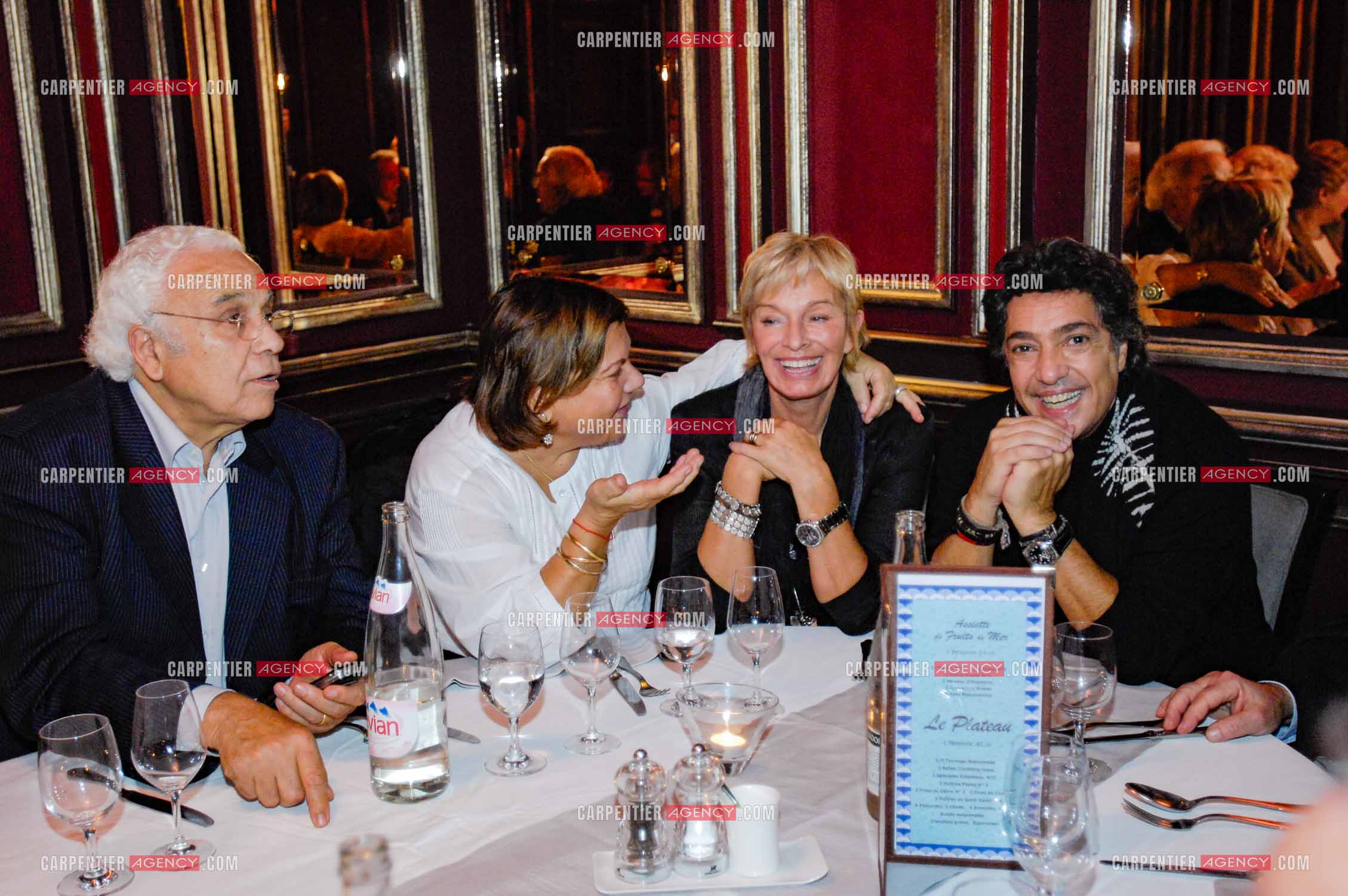 Le chanteur Frédéric François à l'Olympia du 29 février au 09 mars 2008. Frédéric François et sa femme monique au restaurant après le concert accompagnés de son manager Moïse Bénitah et sa femme Juliette.  ( Exclusif )