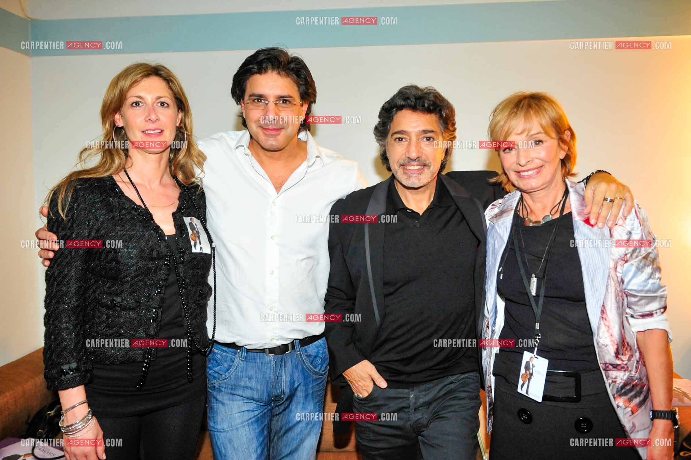 Le chanteur Frédéric François à l'Olympia du 11 au 20 février 2011. dans sa loge, Frédéric François et sa femme Monique, Santo Barracato (frère de Frédéric) et sa femme. ( Exclusif )