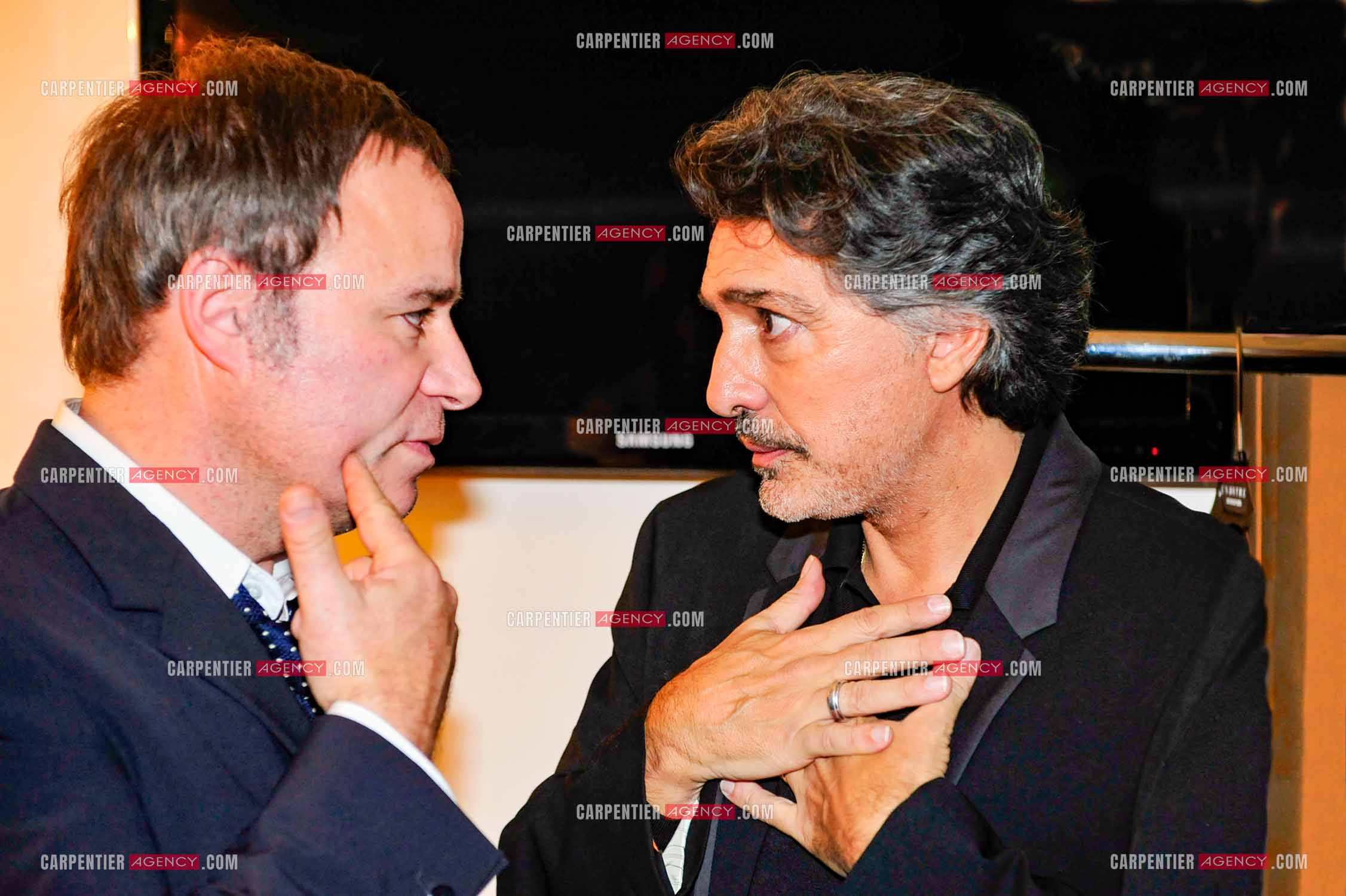 Le chanteur Frédéric François à l'Olympia du 11 au 20 février 2011. Dans les loges, Frédéric François reçoit Fabien Lecoeuvre.  ( Exclusif )