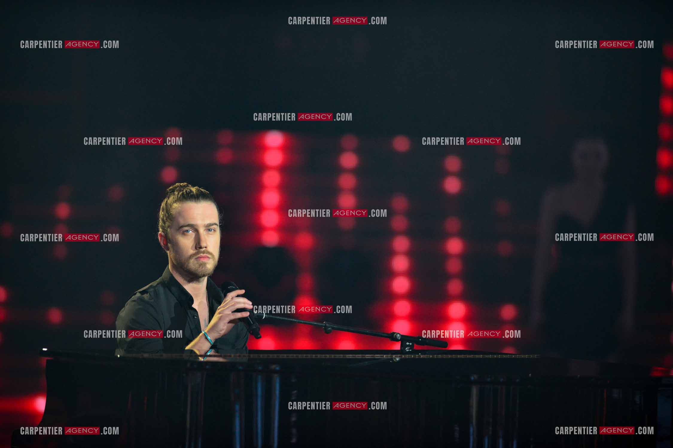 Le chanteur Julien Doré invité de l'émission The Voice.   ( Exclusif )