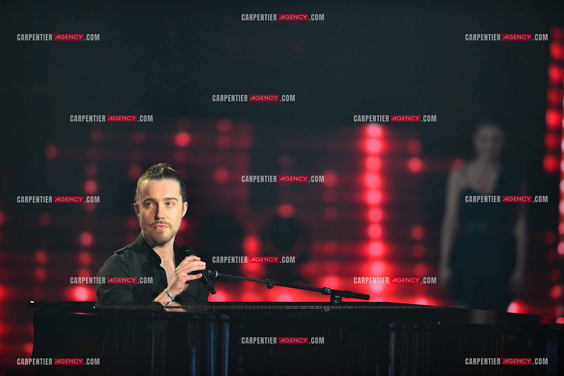 Le chanteur Julien Doré invité de l'émission The Voice.   ( Exclusif )