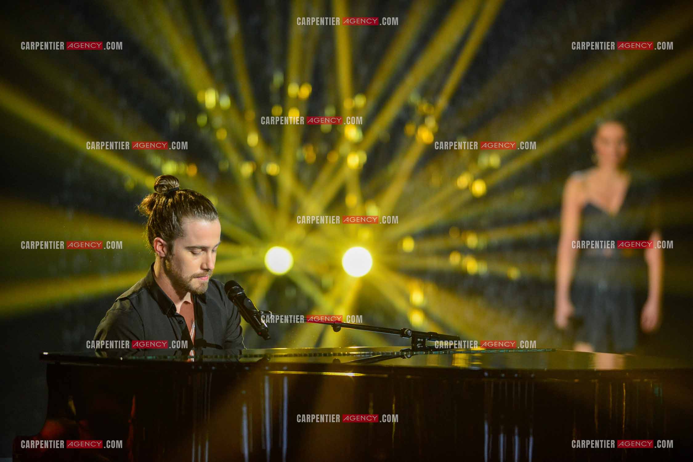 Le chanteur Julien Doré invité de l'émission The Voice.   ( Exclusif )