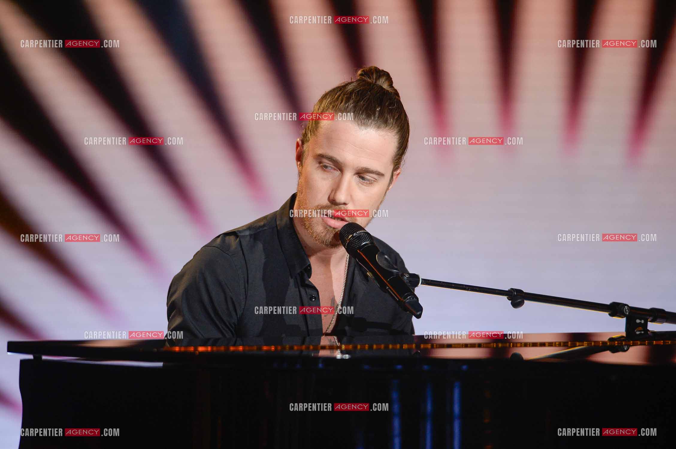 Le chanteur Julien Doré invité de l'émission The Voice.   ( Exclusif )