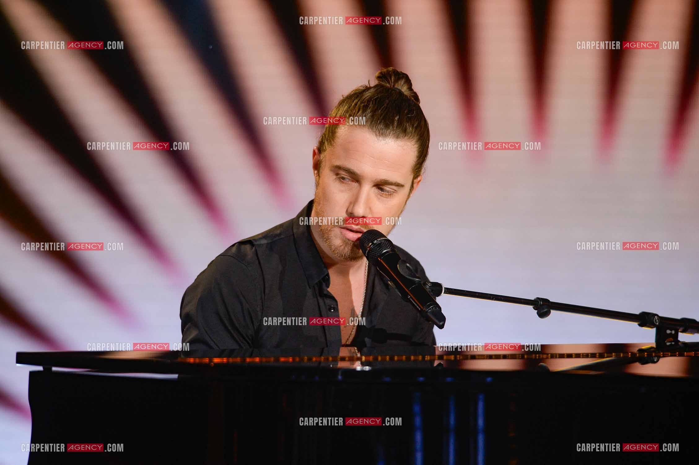 Le chanteur Julien Doré invité de l'émission The Voice.   ( Exclusif )