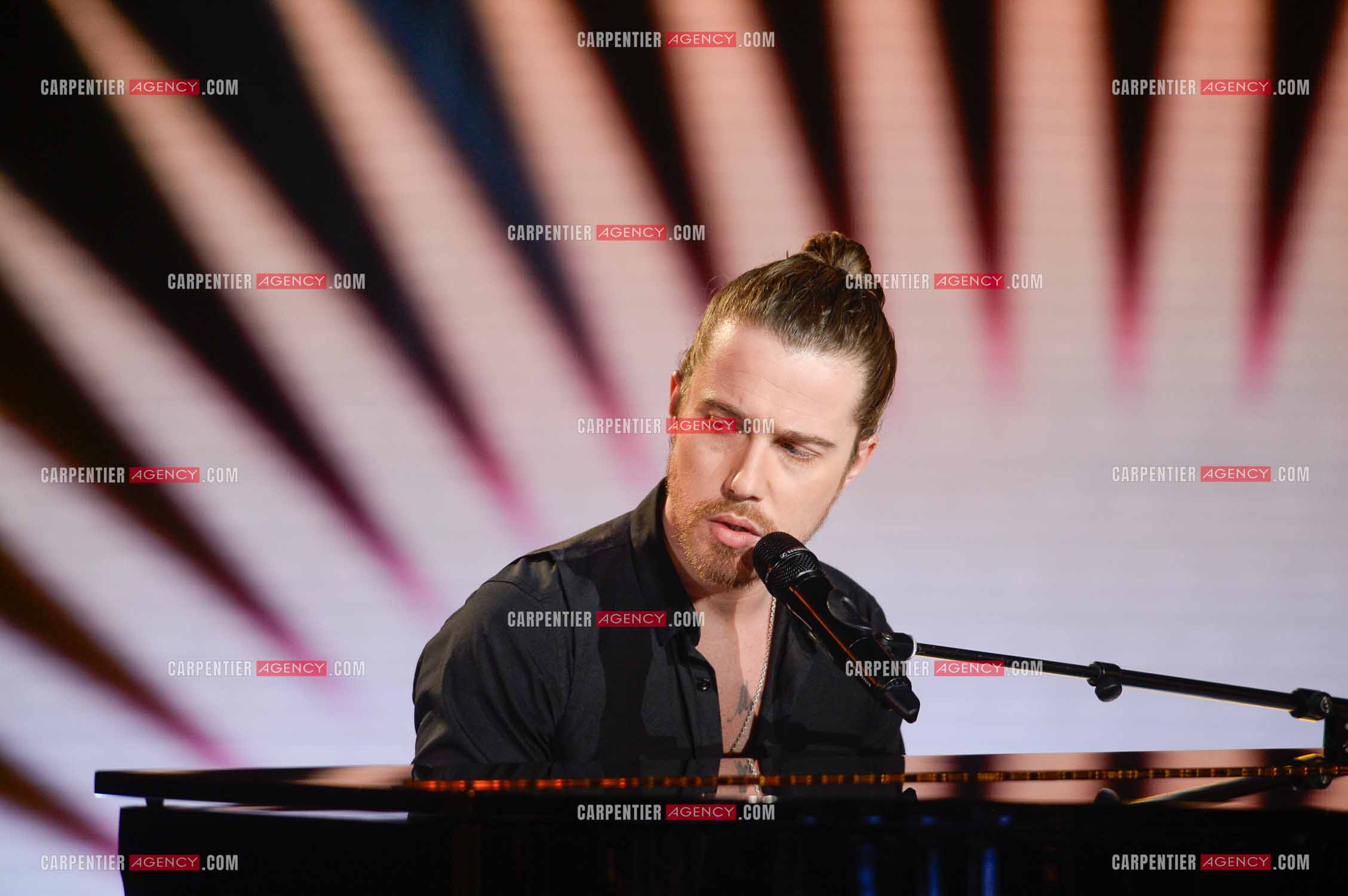 Le chanteur Julien Doré invité de l'émission The Voice.   ( Exclusif )