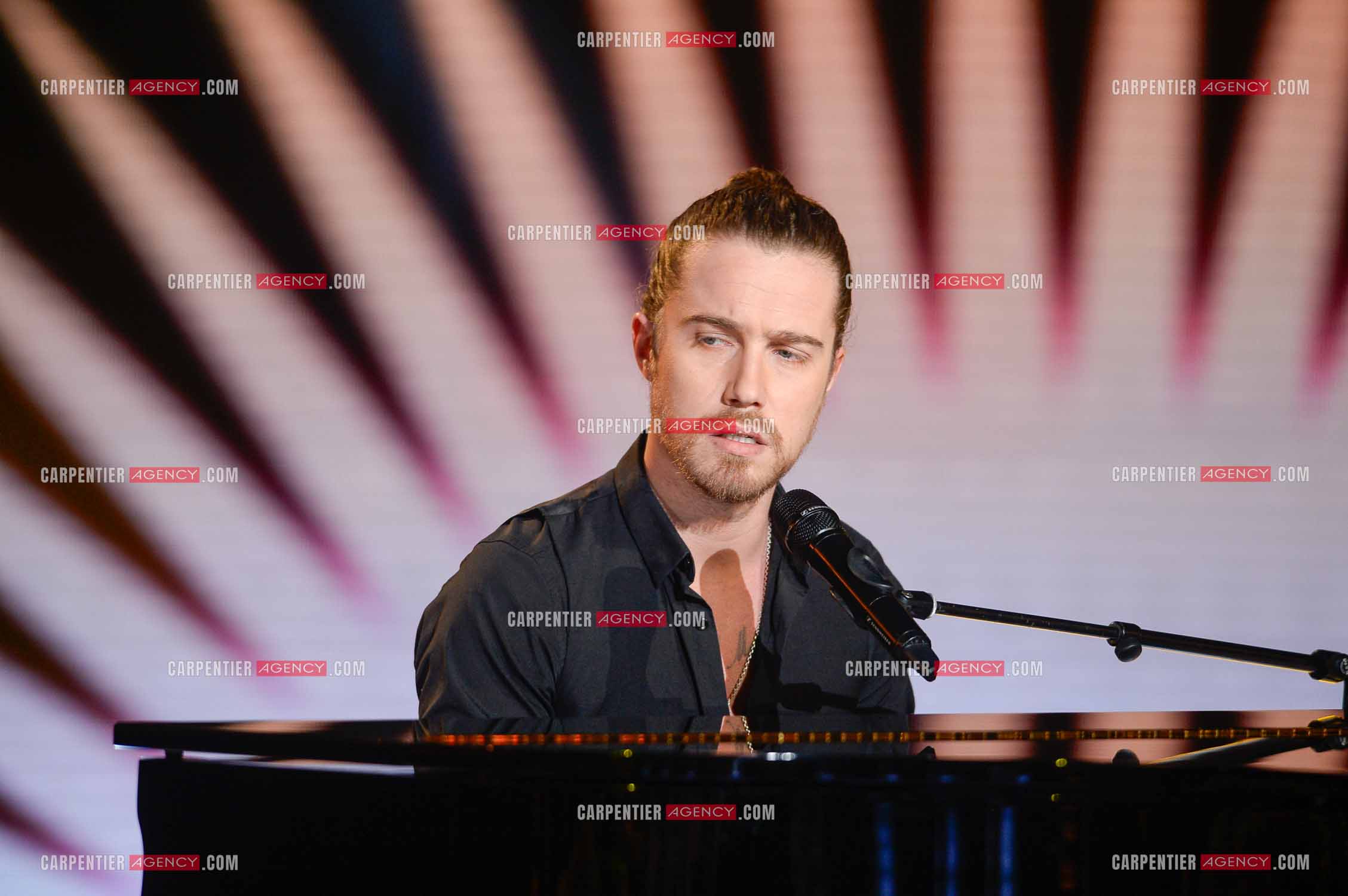 Le chanteur Julien Doré invité de l'émission The Voice.   ( Exclusif )