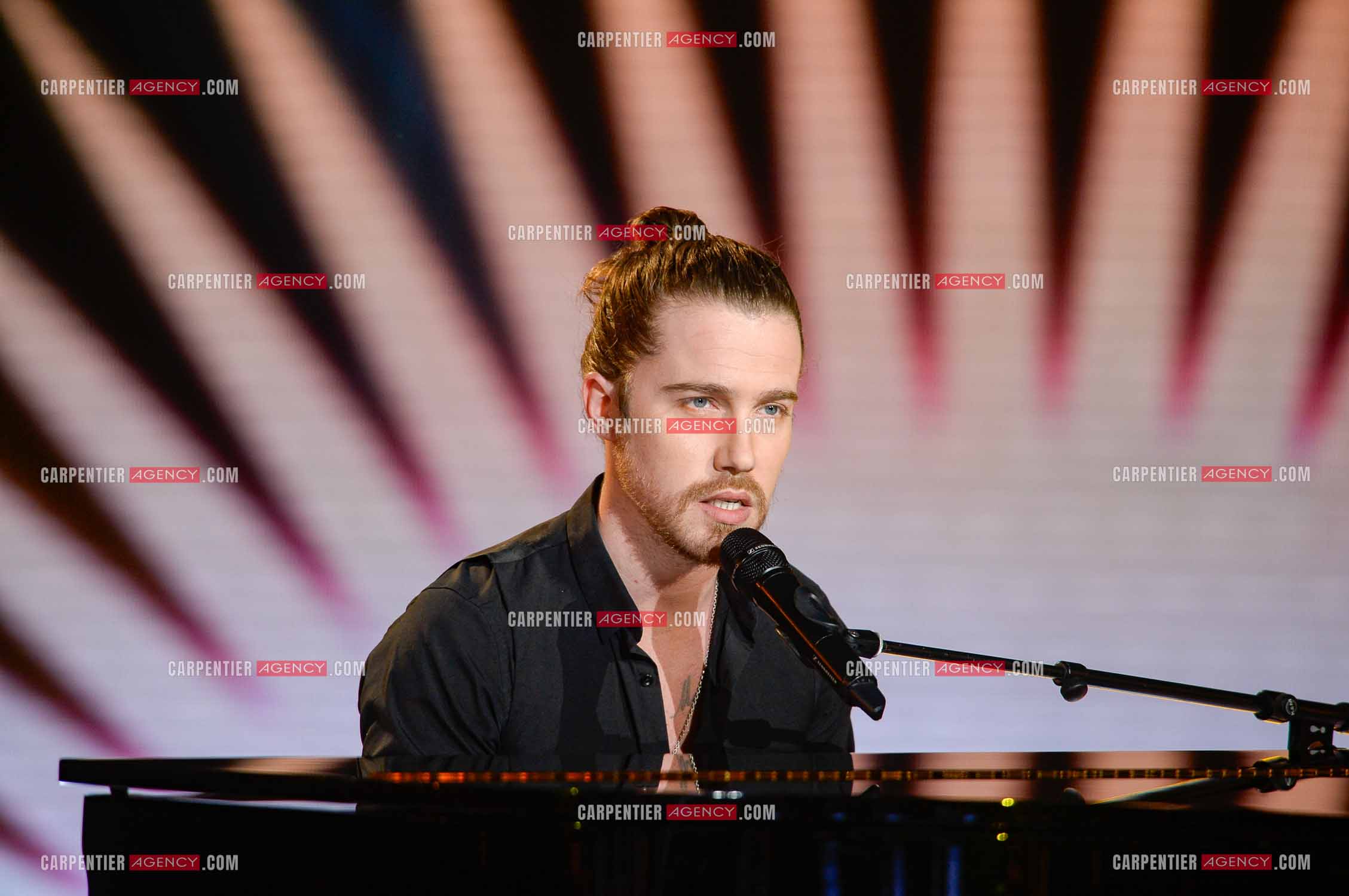 Le chanteur Julien Doré invité de l'émission The Voice.   ( Exclusif )