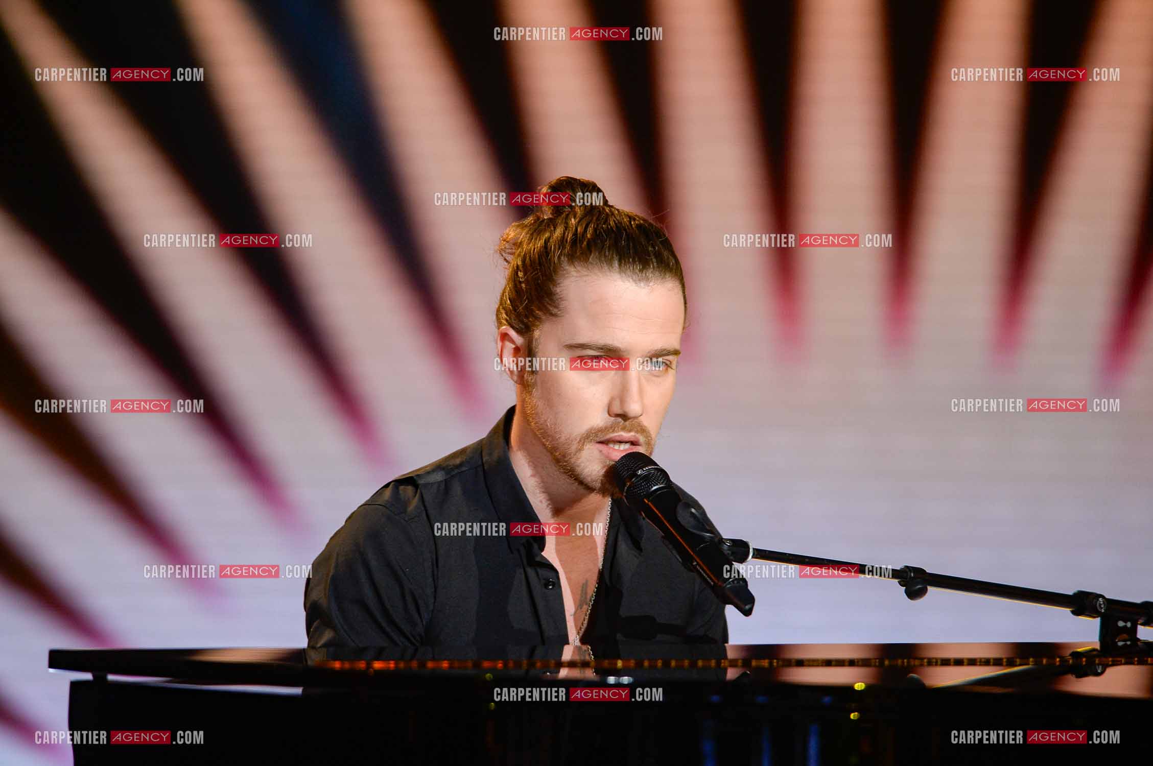 Le chanteur Julien Doré invité de l'émission The Voice.   ( Exclusif )