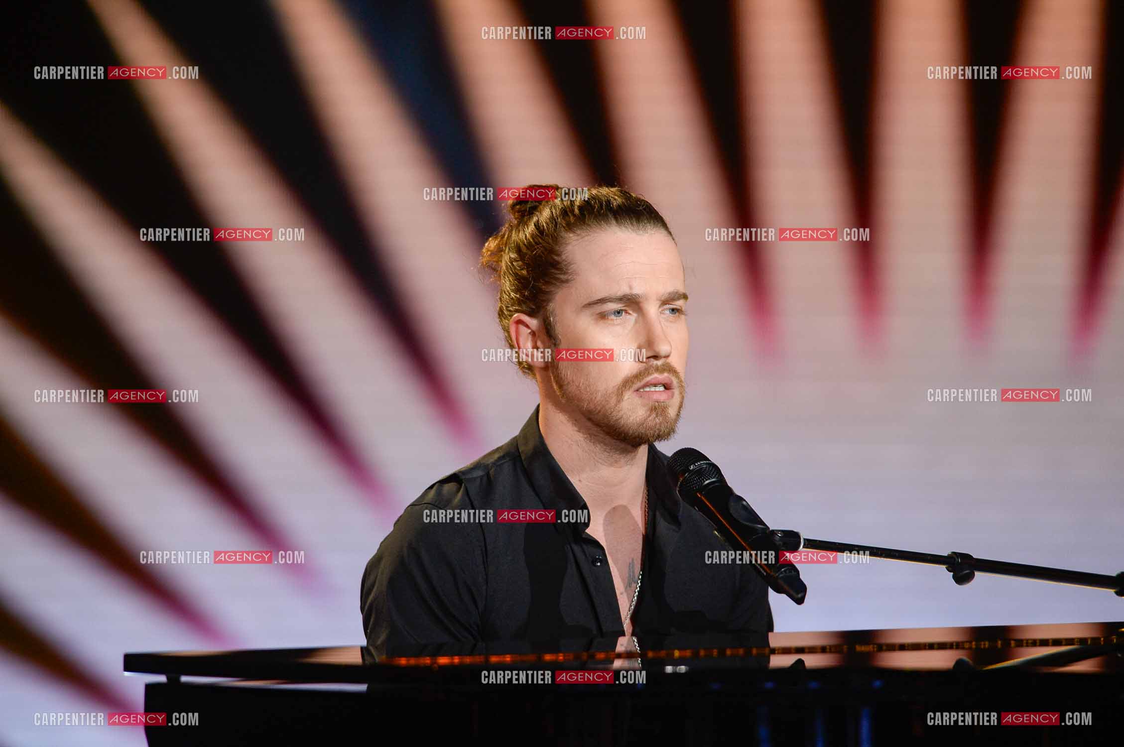 Le chanteur Julien Doré invité de l'émission The Voice.   ( Exclusif )