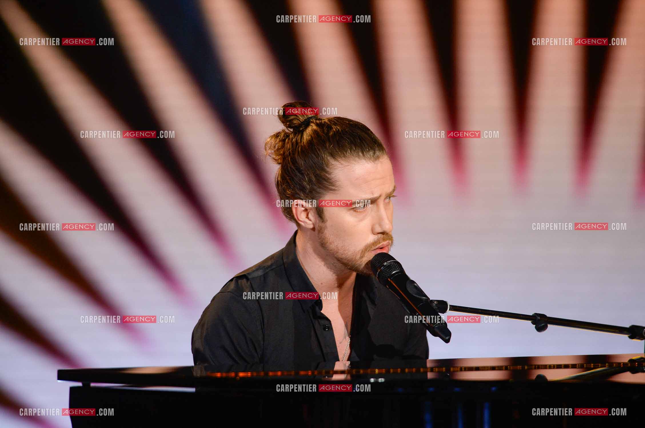 Le chanteur Julien Doré invité de l'émission The Voice.   ( Exclusif )
