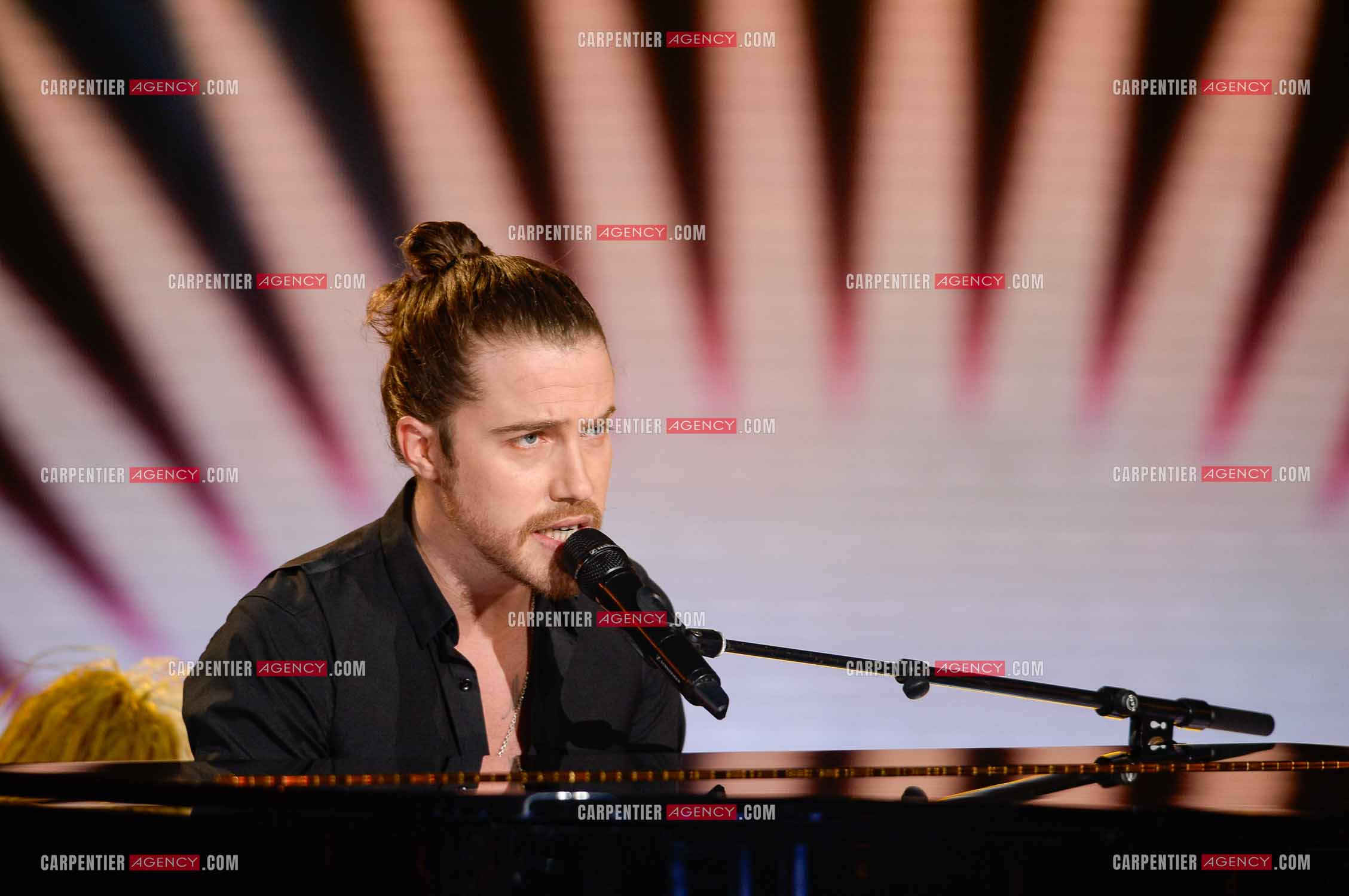 Le chanteur Julien Doré invité de l'émission The Voice.   ( Exclusif )