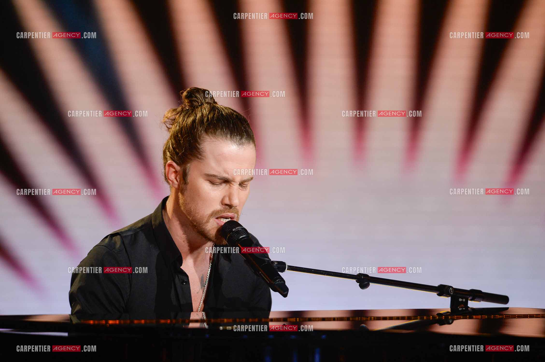 Le chanteur Julien Doré invité de l'émission The Voice.   ( Exclusif )