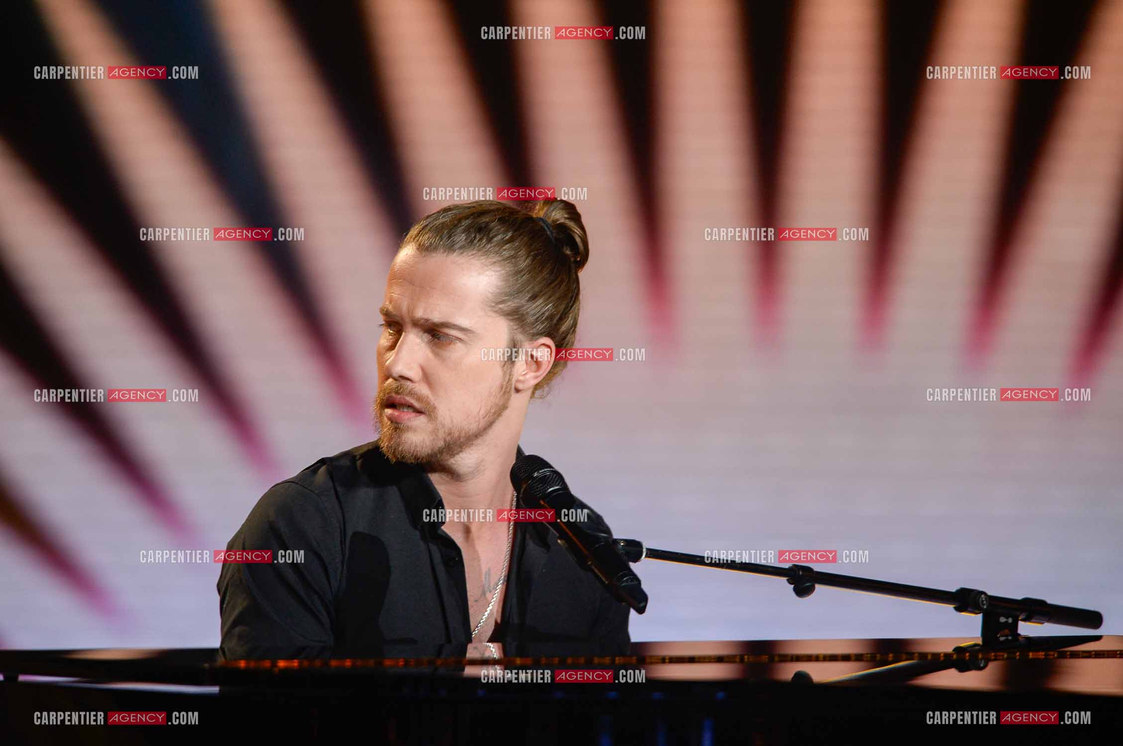 Le chanteur Julien Doré invité de l'émission The Voice.   ( Exclusif )