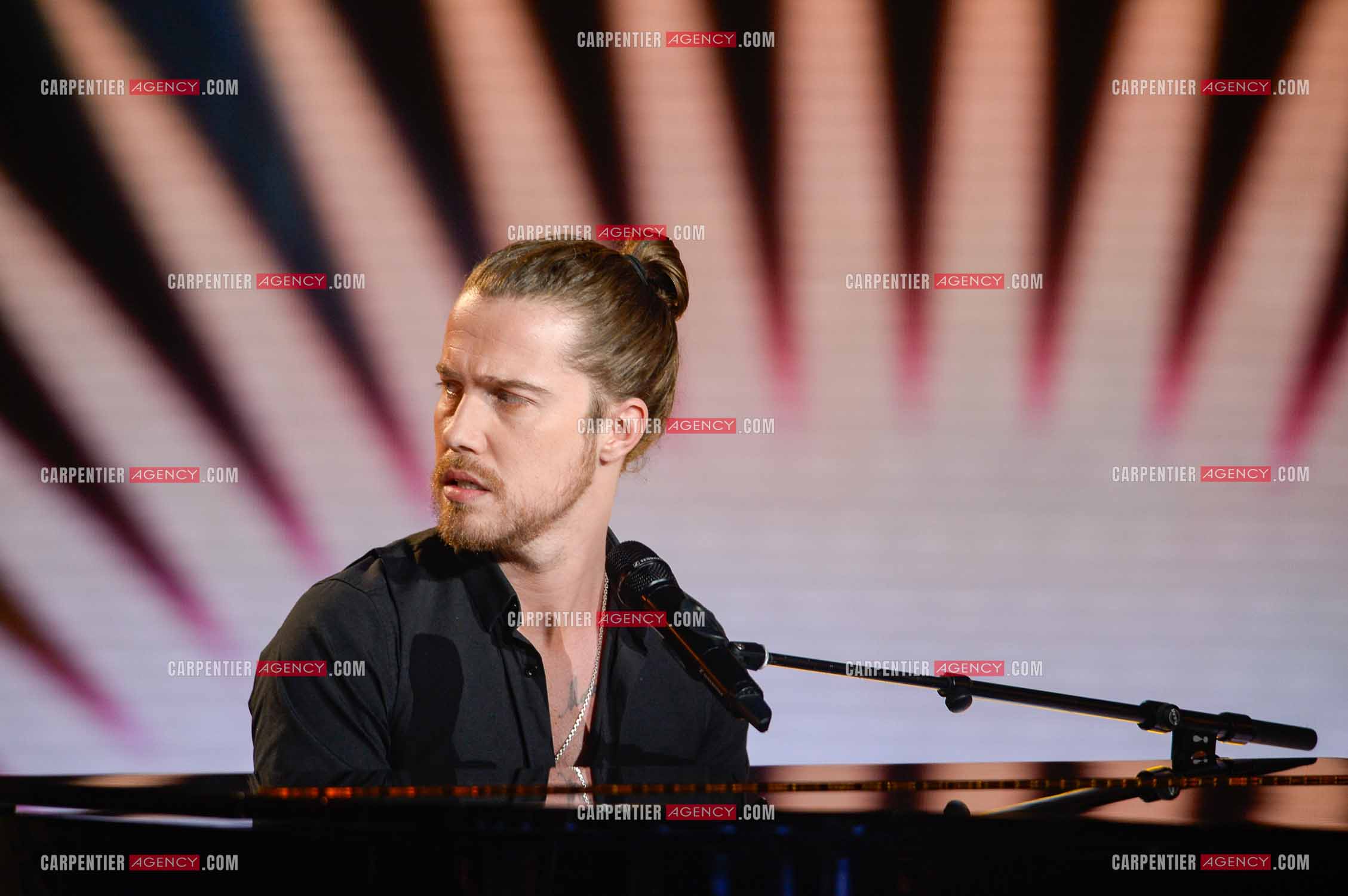 Le chanteur Julien Doré invité de l'émission The Voice.   ( Exclusif )