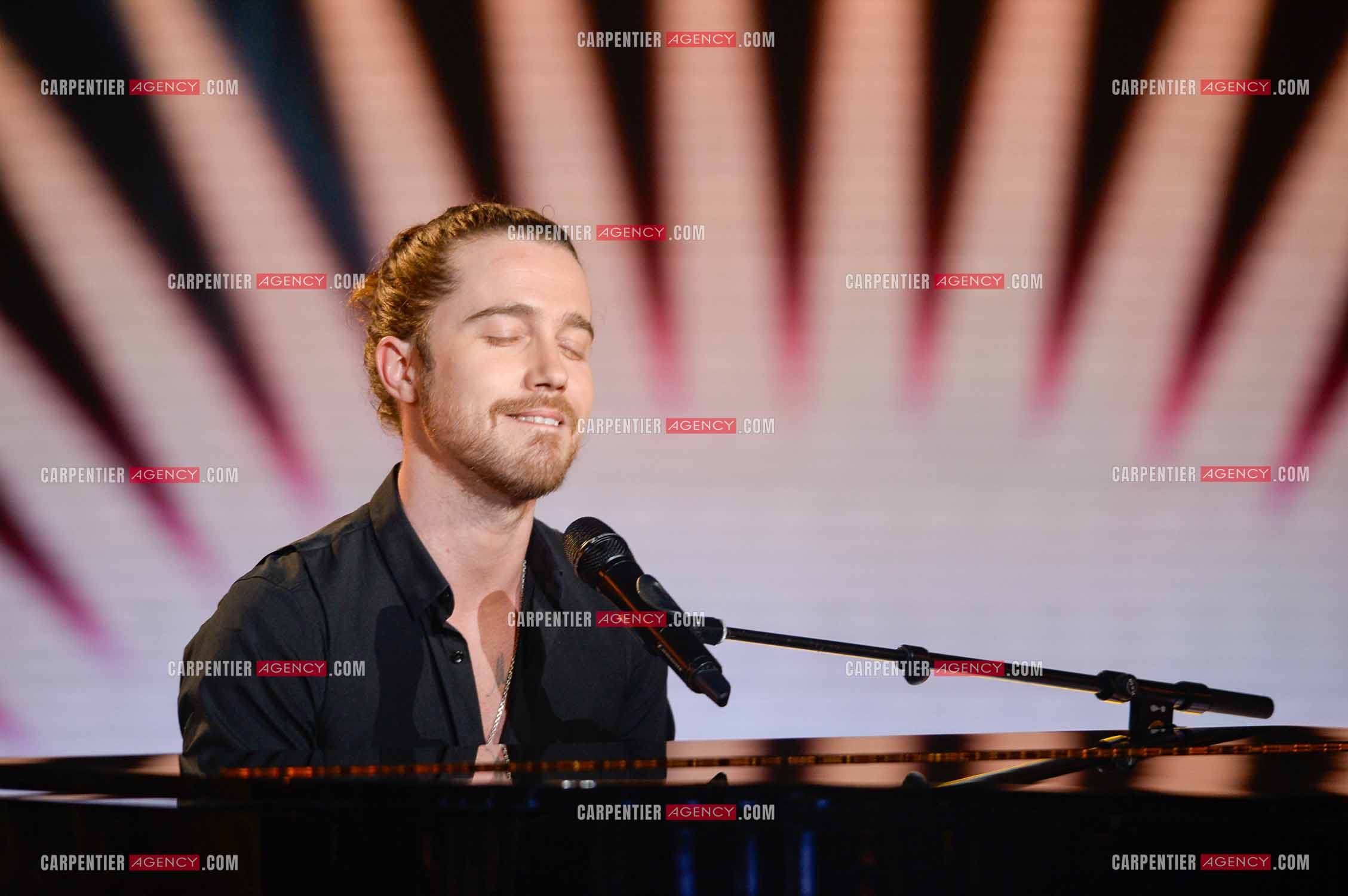 Le chanteur Julien Doré invité de l'émission The Voice.   ( Exclusif )