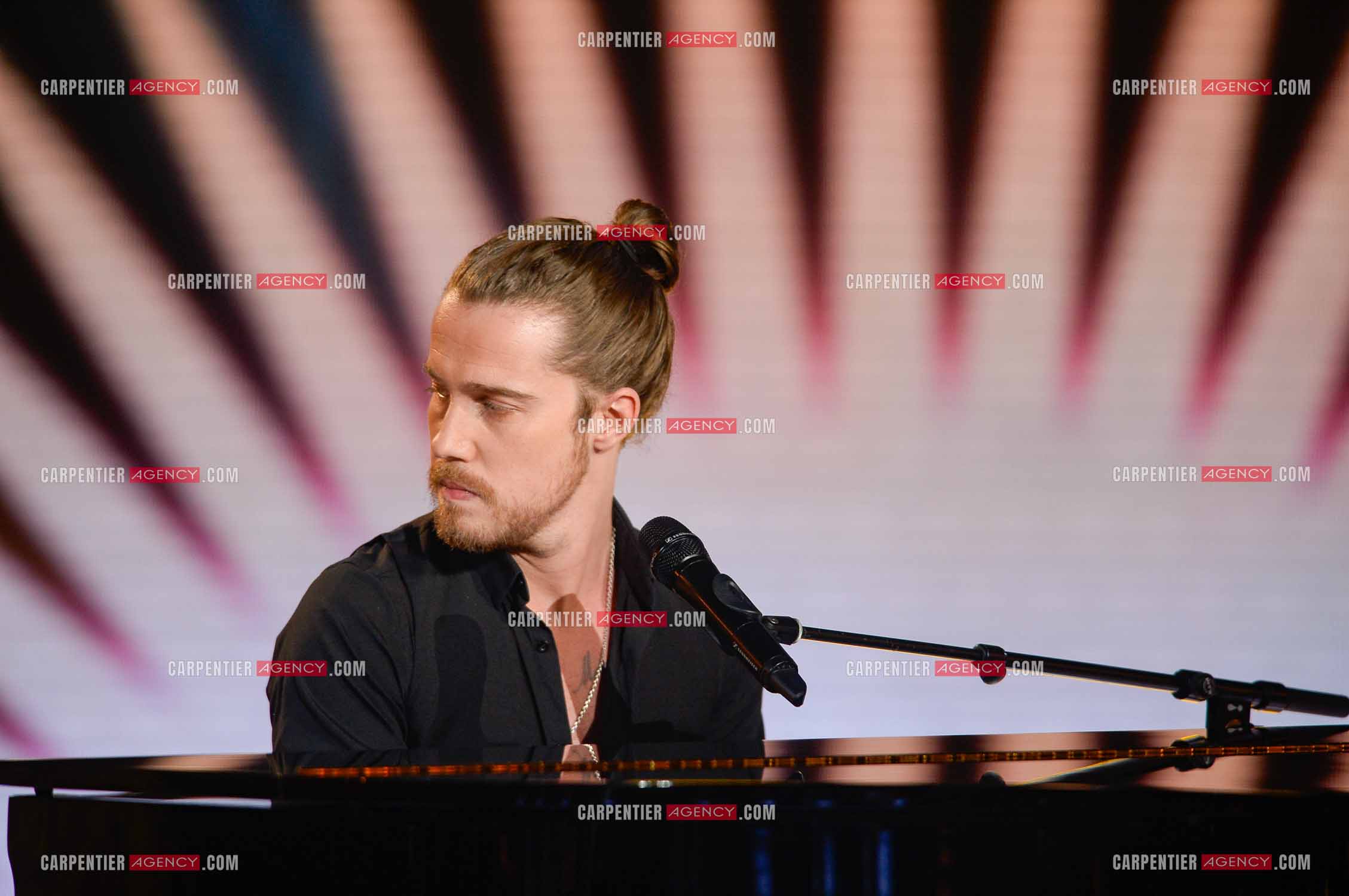 Le chanteur Julien Doré invité de l'émission The Voice.   ( Exclusif )