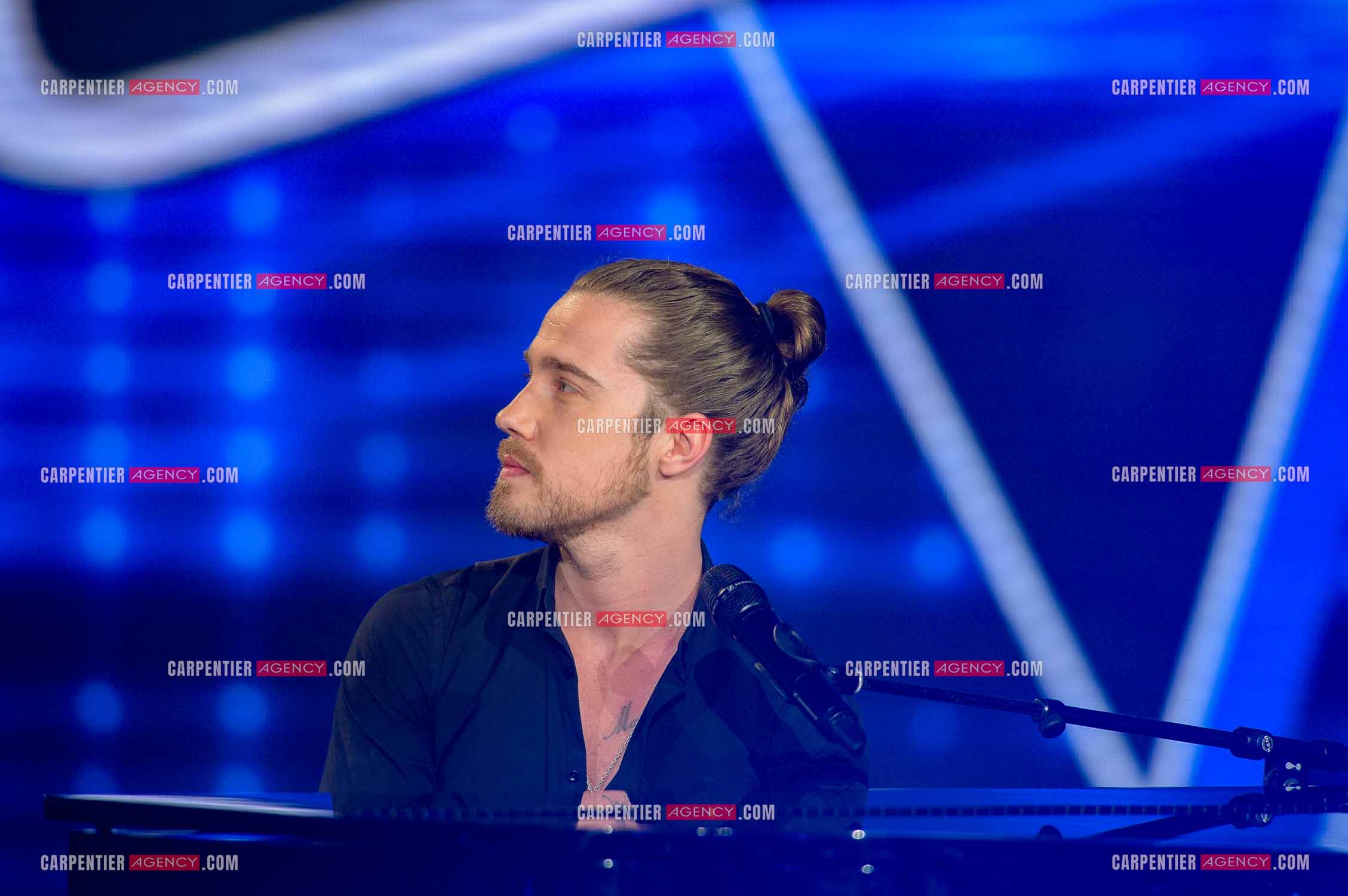 Le chanteur Julien Doré invité de l'émission The Voice.   ( Exclusif )