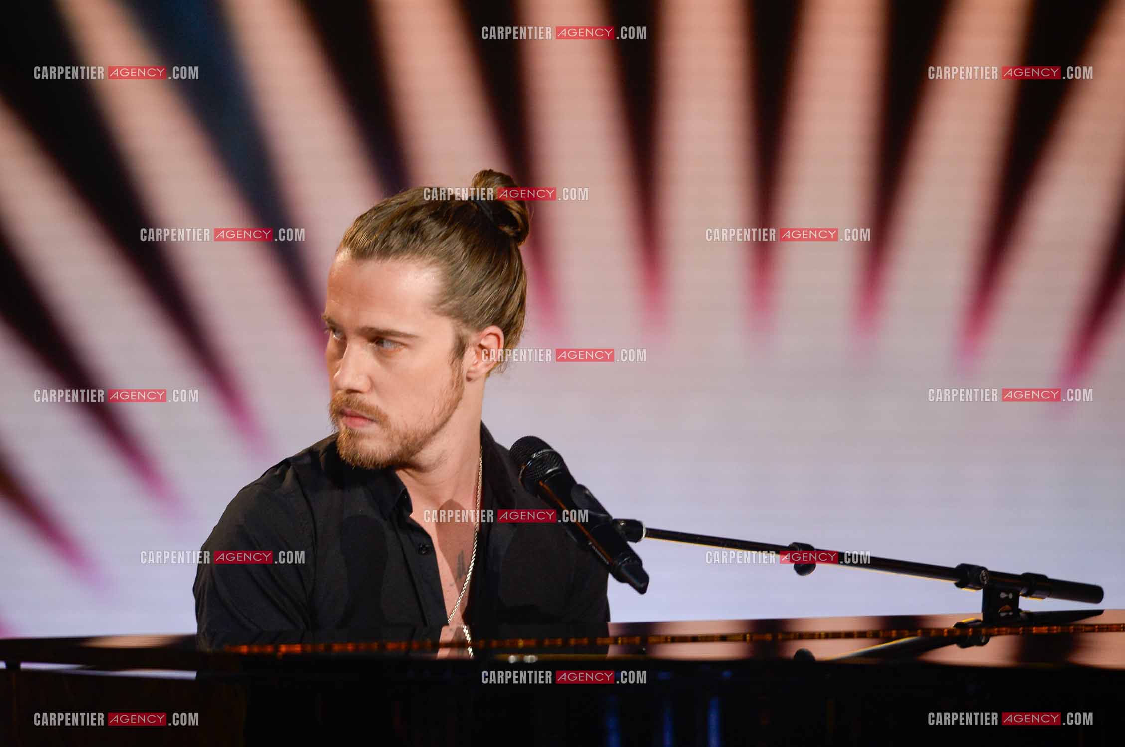 Le chanteur Julien Doré invité de l'émission The Voice.   ( Exclusif )