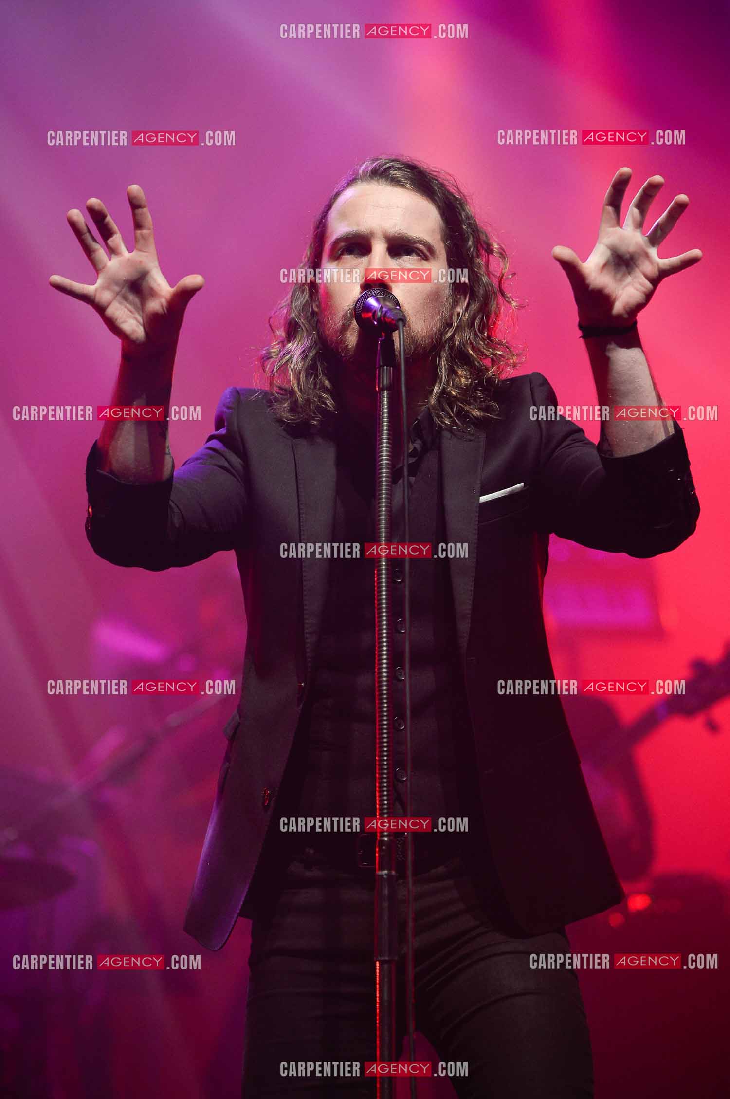 Le chanteur Julien Doré en concert au Zénith de Paris en 2015.