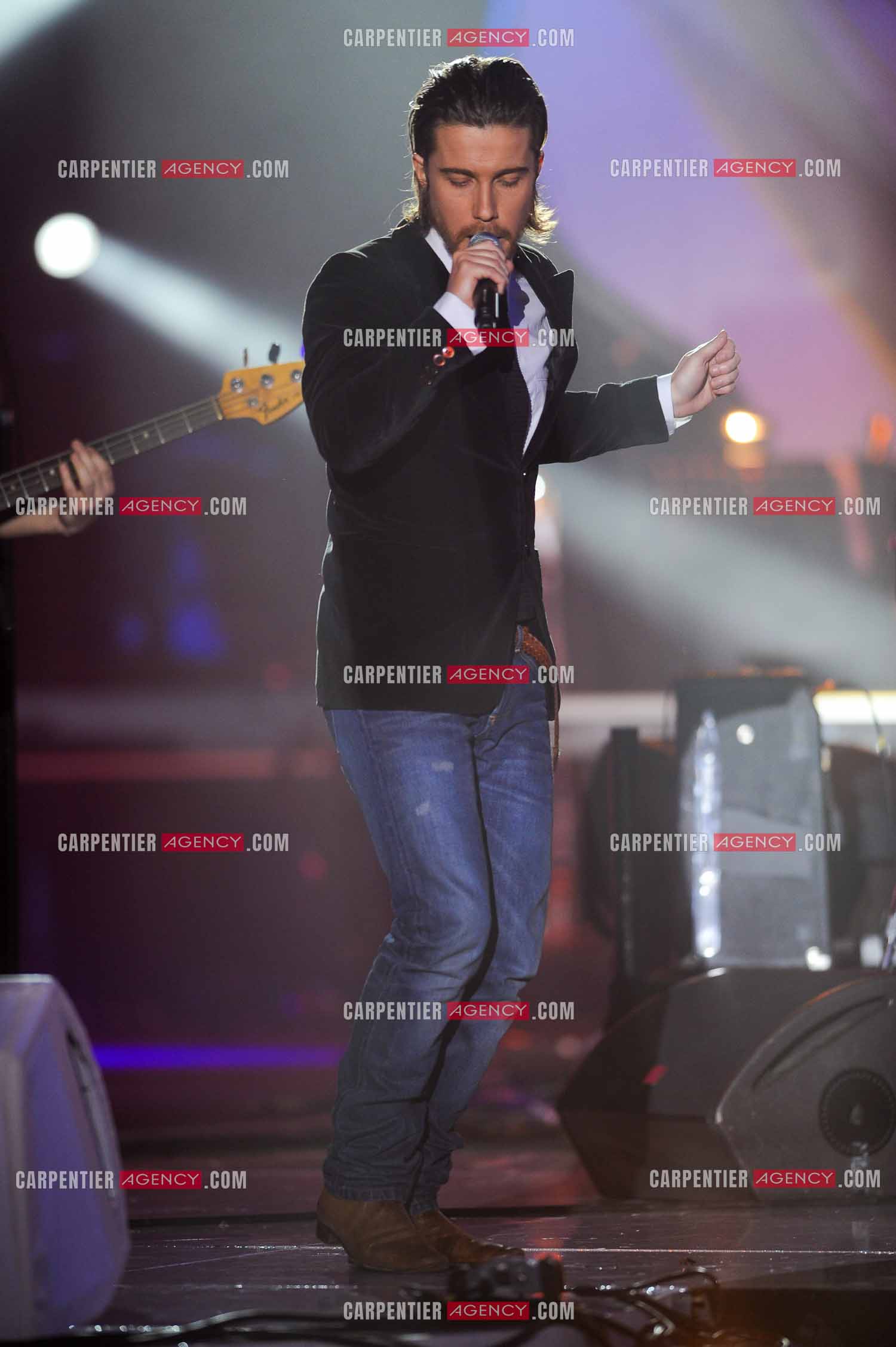 Le chanteur Julien Doré lors des Victoires de la musique en 2009 au Zénith de Paris.