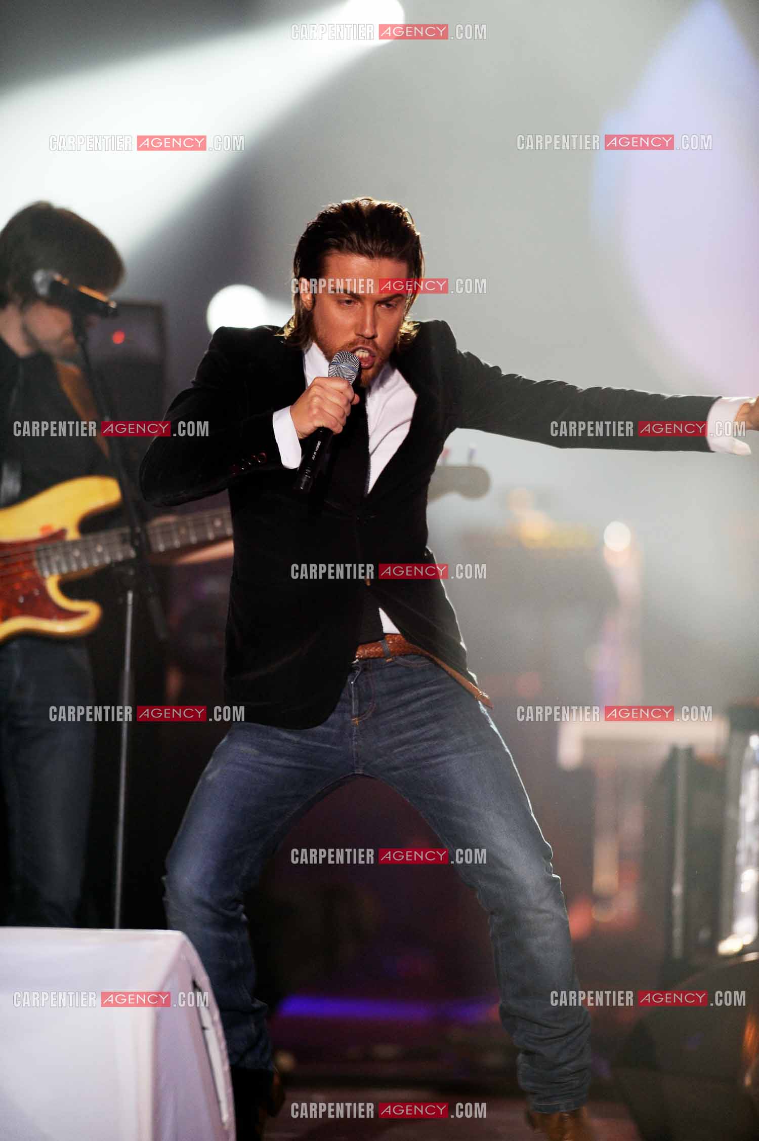 Le chanteur Julien Doré lors des Victoires de la musique en 2009 au Zénith de Paris.