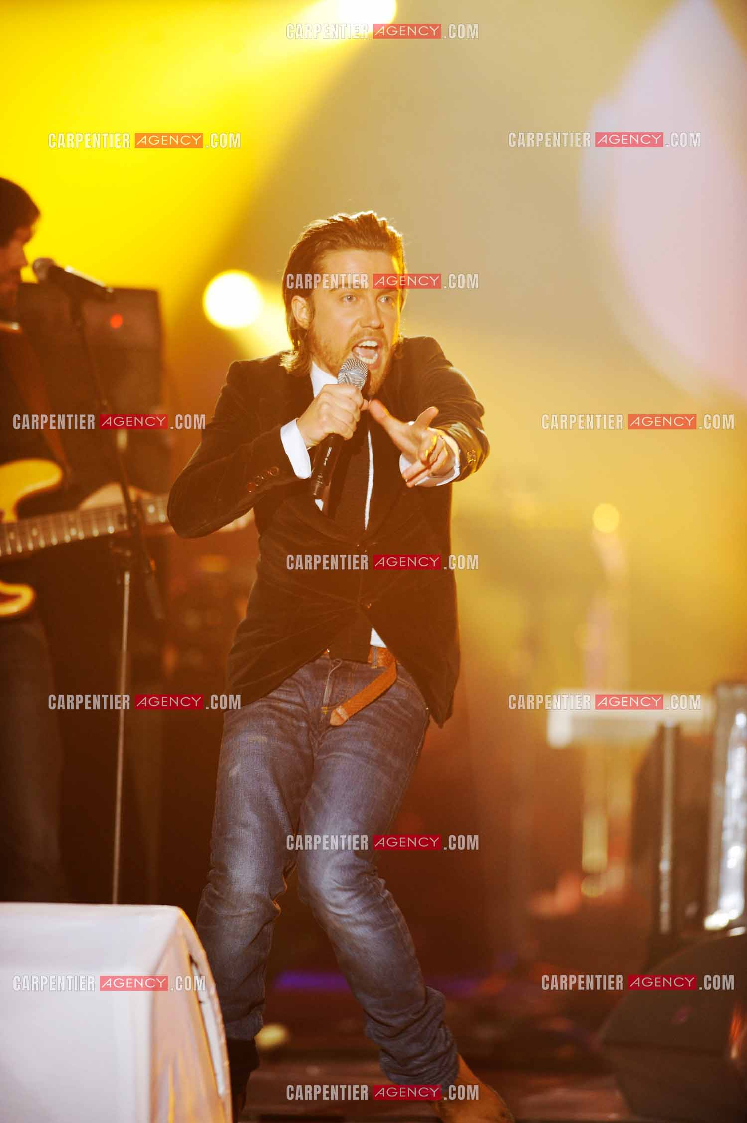 Le chanteur Julien Doré lors des Victoires de la musique en 2009 au Zénith de Paris.