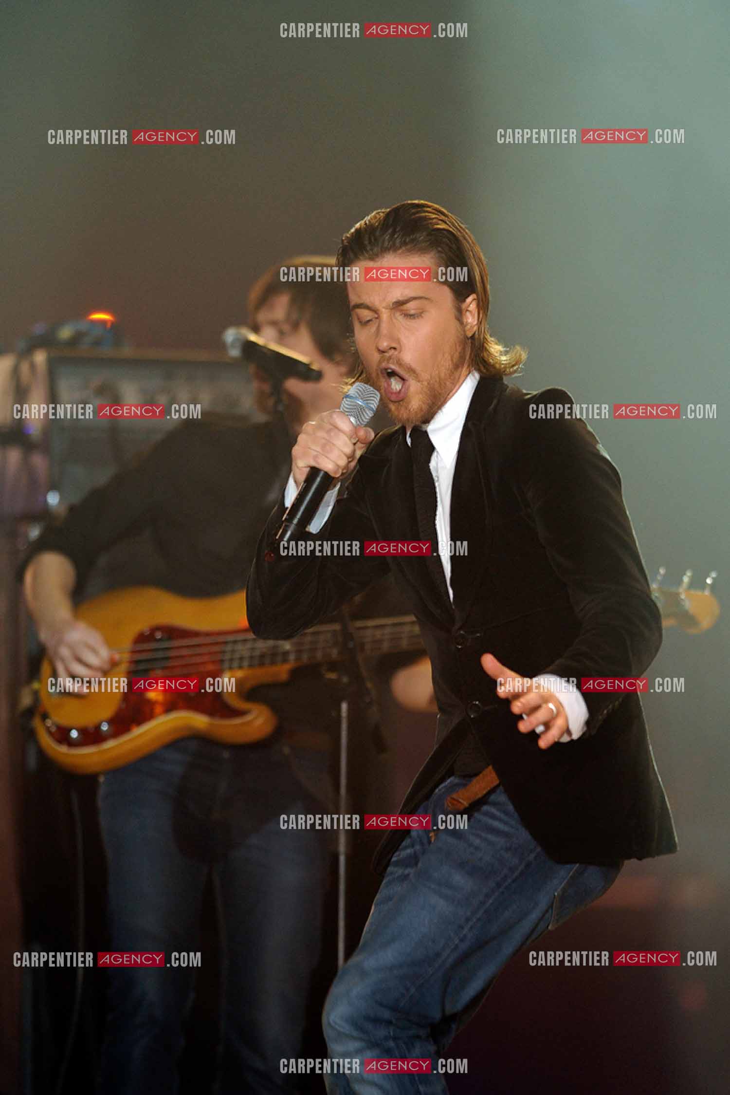 Le chanteur Julien Doré lors des Victoires de la musique en 2009 au Zénith de Paris.