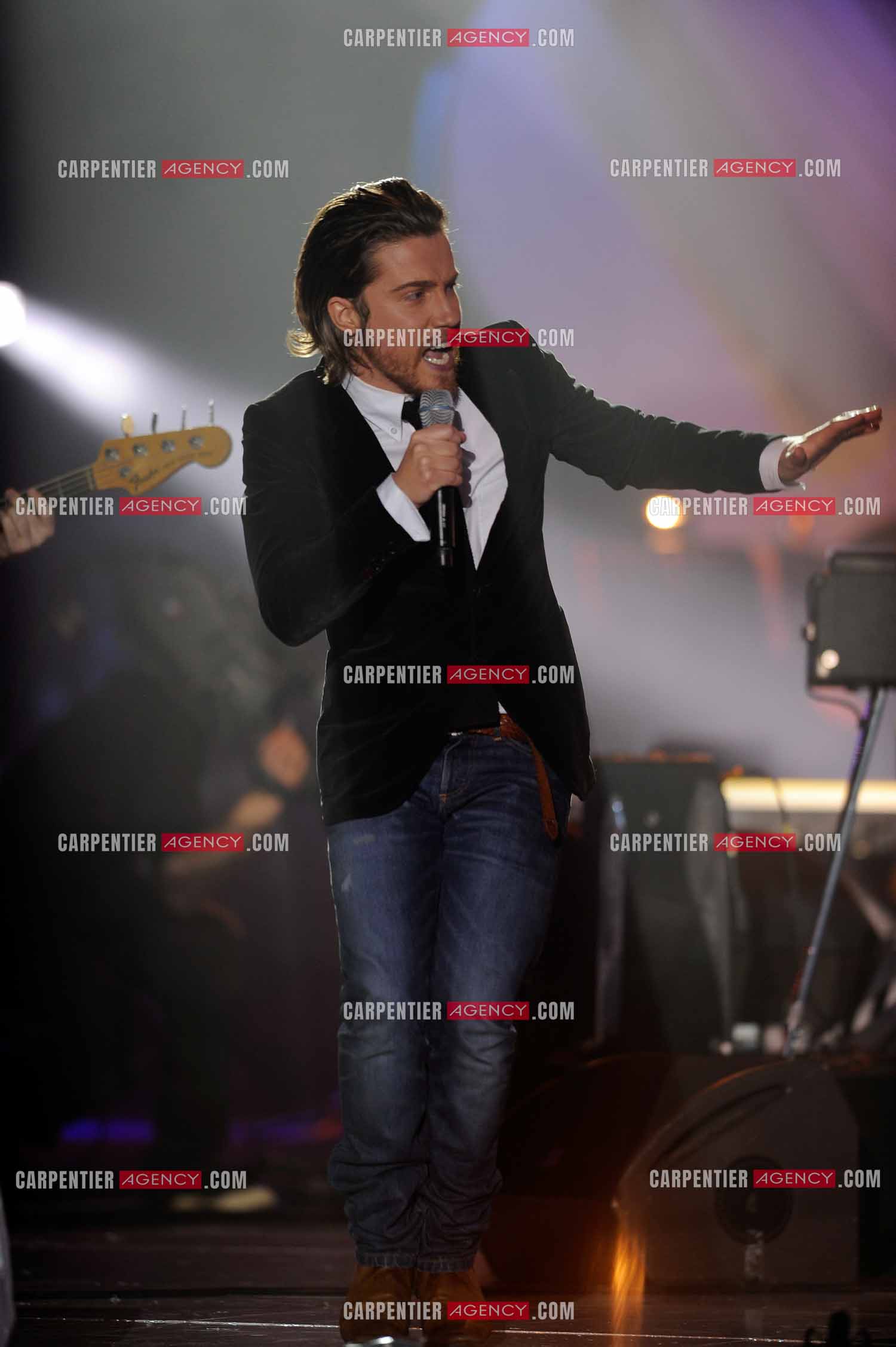 Le chanteur Julien Doré lors des Victoires de la musique en 2009 au Zénith de Paris.