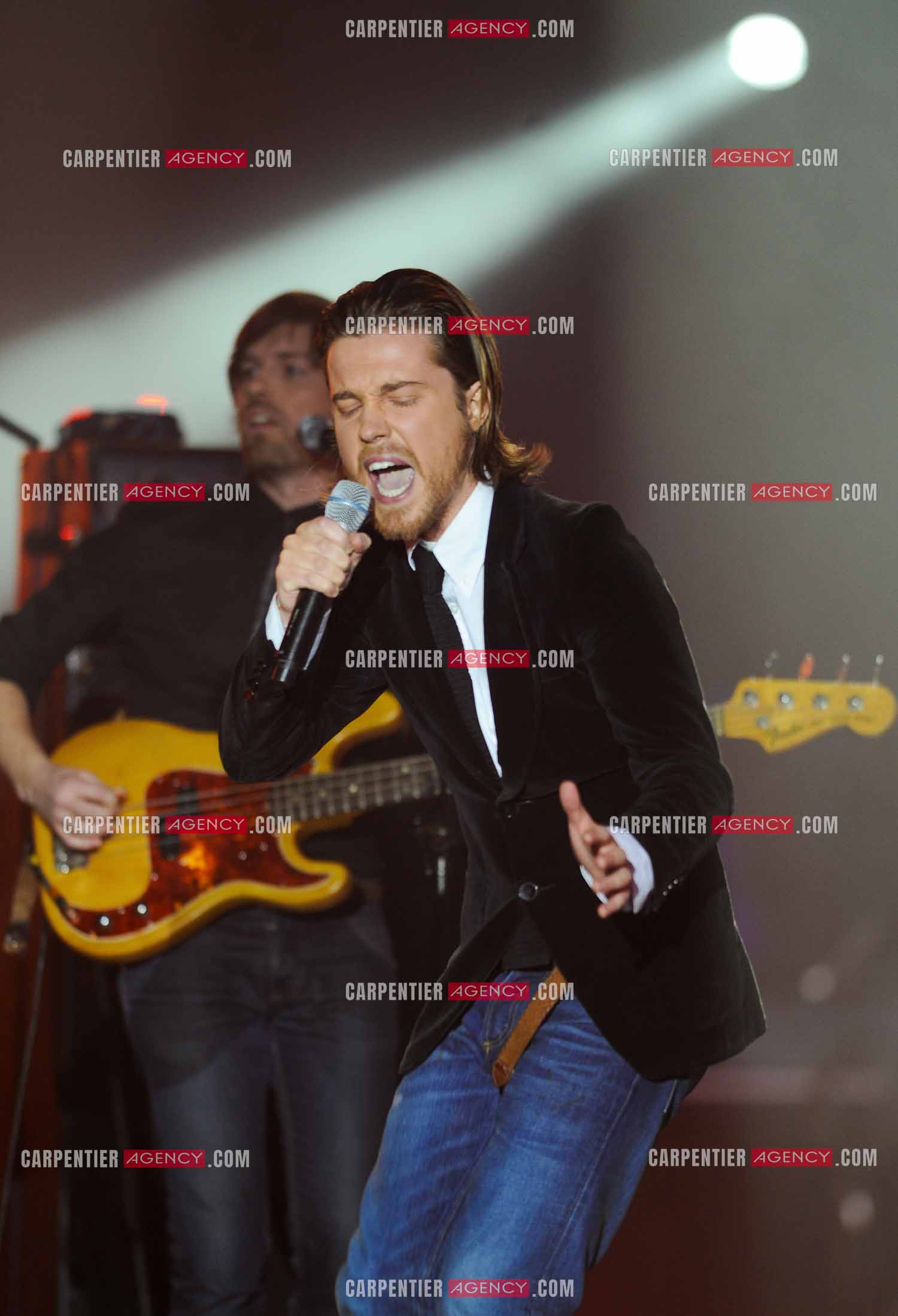 Le chanteur Julien Doré lors des Victoires de la musique en 2009 au Zénith de Paris.
