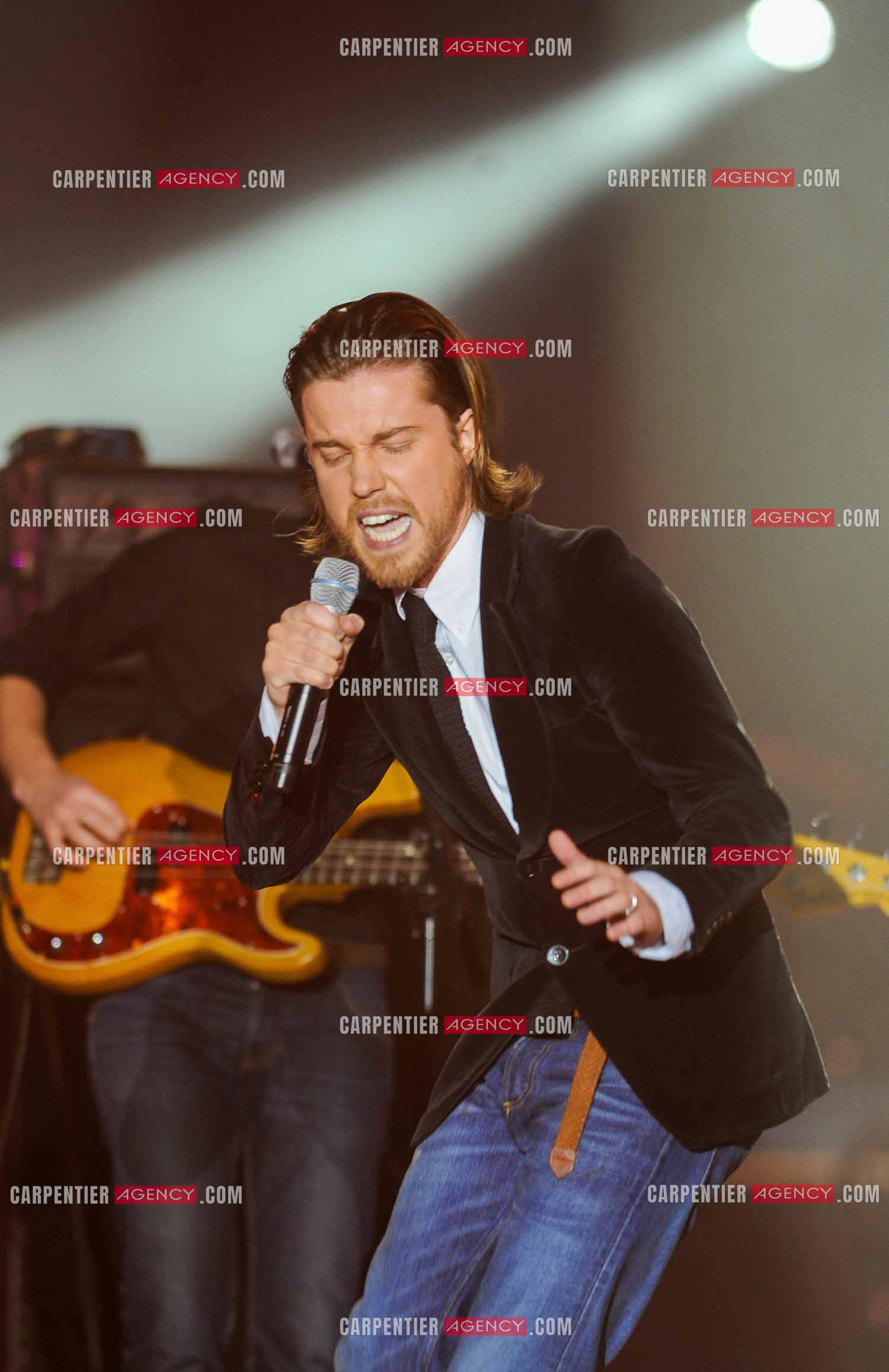 Le chanteur Julien Doré lors des Victoires de la musique en 2009 au Zénith de Paris.