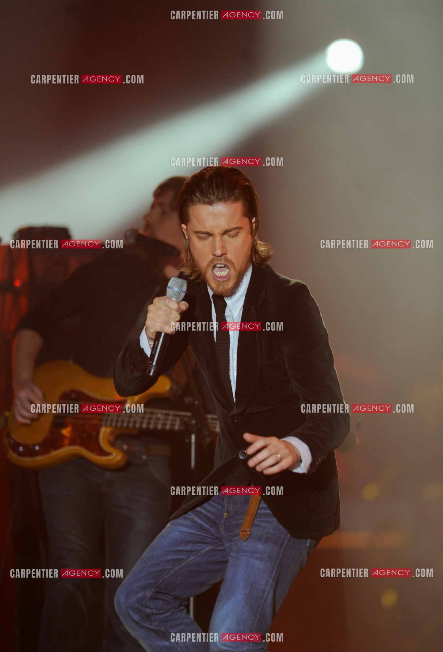 Le chanteur Julien Doré lors des Victoires de la musique en 2009 au Zénith de Paris.