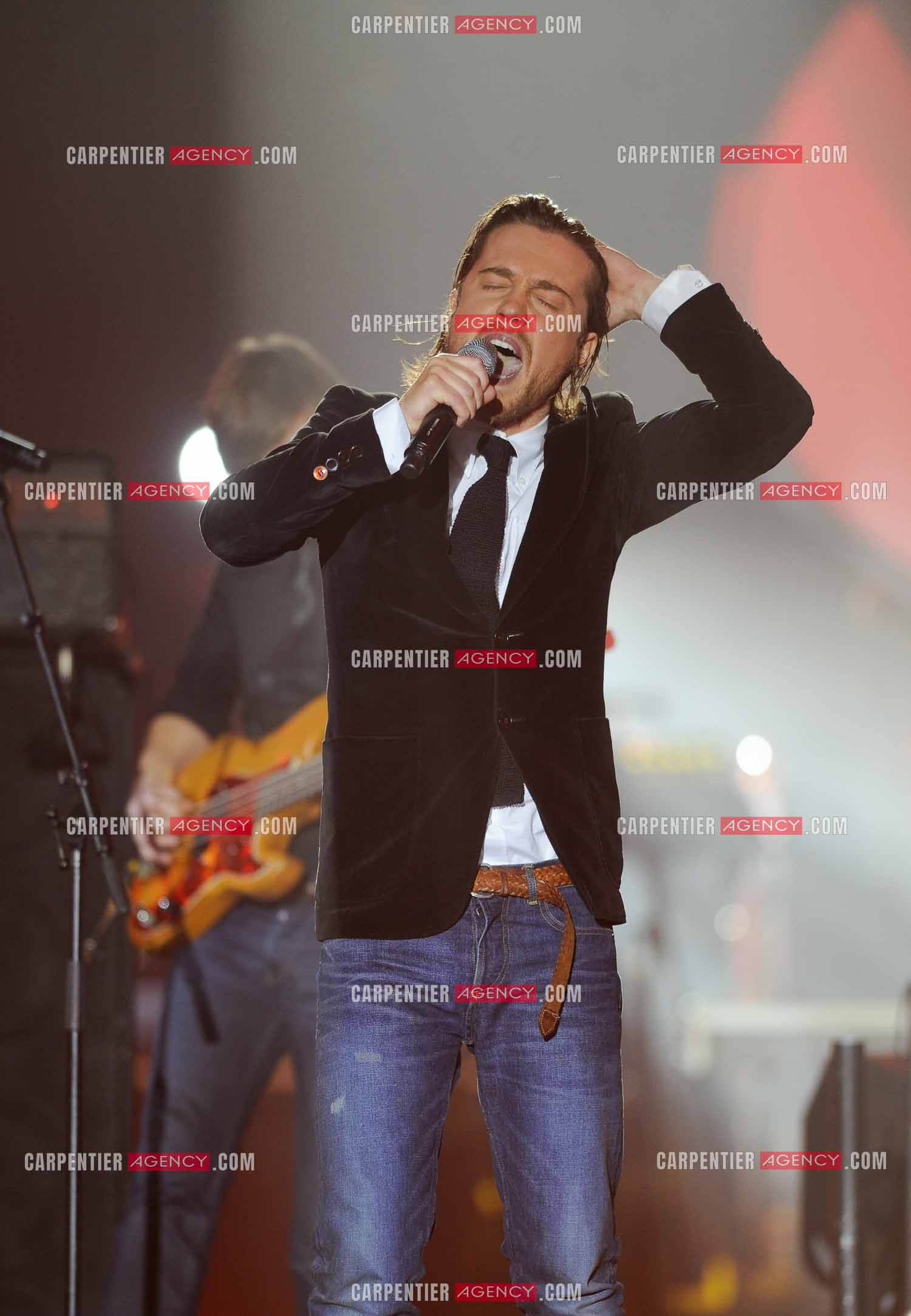 Le chanteur Julien Doré lors des Victoires de la musique en 2009 au Zénith de Paris.