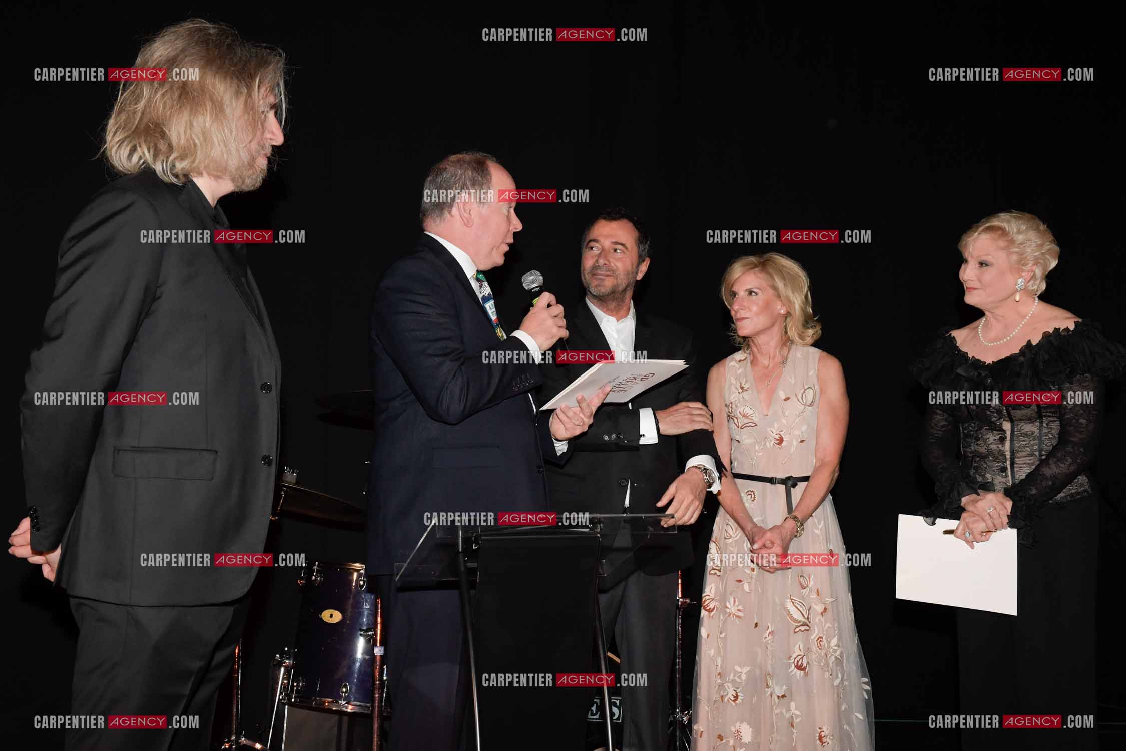 90 èm anniversaire de la naissance de la Princesse Grace Kelly avec comme invité principal le prince Albert II de Monaco le 18 avril 2019. Invité à cette soirée: L'artiste Niçois Stéphane Bolongaro, le Prince Albert II, Bernard Montiel et Jamie McCourt (ambassadrice des Etas Unis en France et a Monaco).