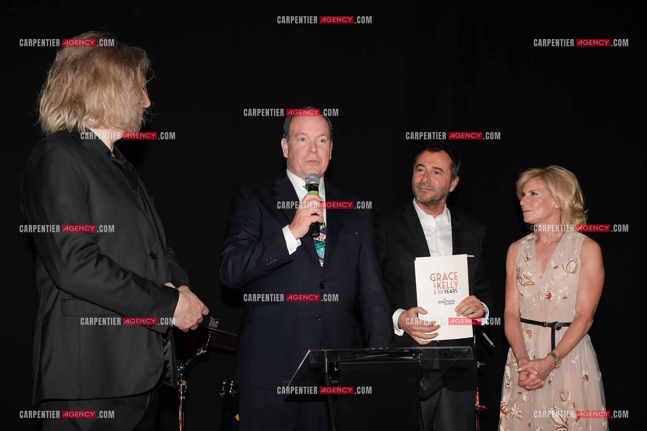 90 èm anniversaire de la naissance de la Princesse Grace Kelly avec comme invité principal le prince Albert II de Monaco le 18 avril 2019. Invité à cette soirée: L'artiste Niçois Stéphane Bolongaro, le Prince Albert II, Bernard Montiel et Jamie McCourt (ambassadrice des Etas Unis en France et a Monaco).