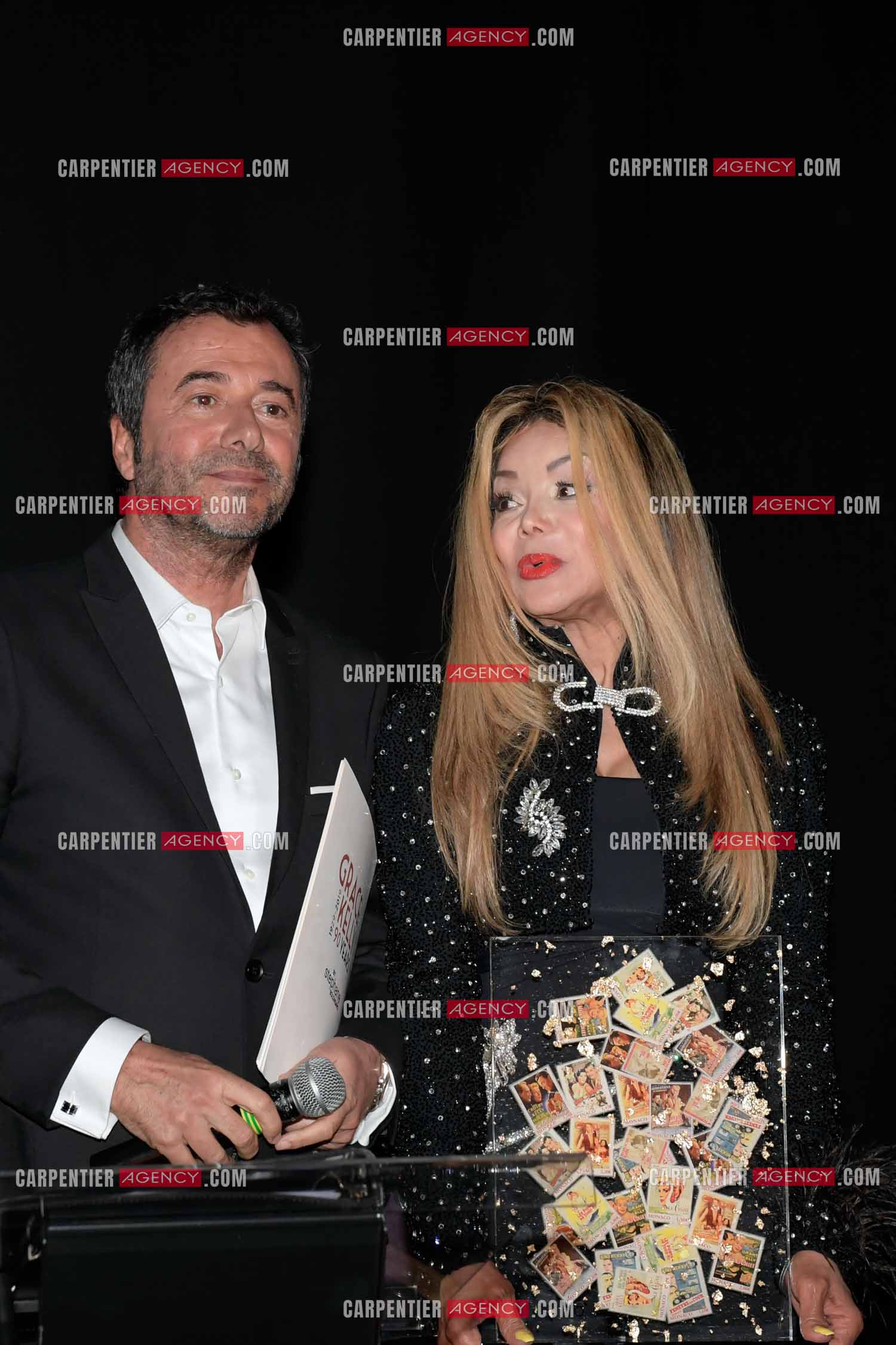 L'artiste Niçois Stéphane Bolongaro à organisé à Monaco une exposition pour le 90 èm anniversaire de la naissance de la Princesse Grace Kelly avec comme invité principal le prince Albert II de Monaco le 18 avril 2019. Invité à cette soirée: Bernard Montiel et La Toya Jackson.