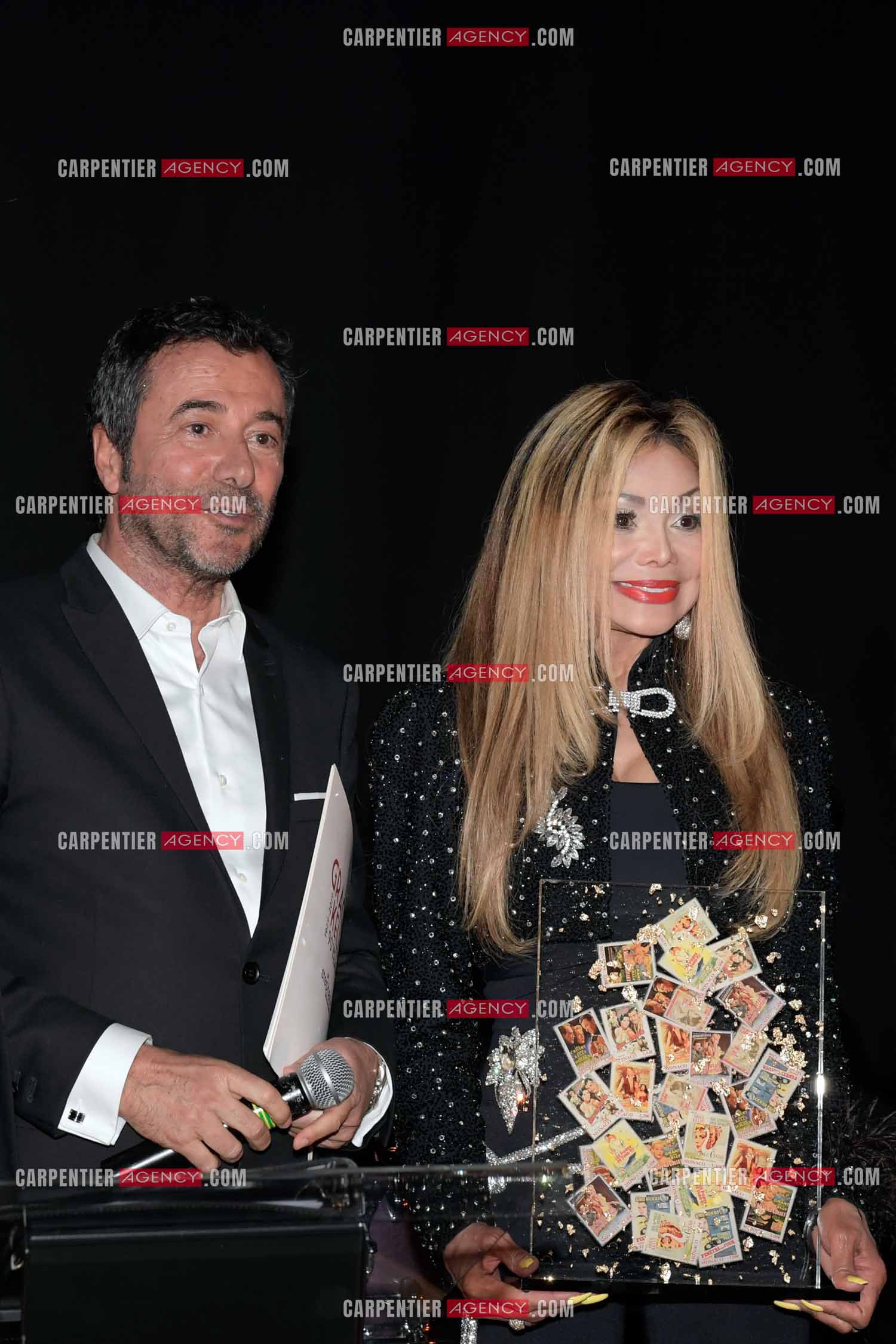 L'artiste Niçois Stéphane Bolongaro à organisé à Monaco une exposition pour le 90 èm anniversaire de la naissance de la Princesse Grace Kelly avec comme invité principal le prince Albert II de Monaco le 18 avril 2019. Invité à cette soirée: Bernard Montiel et La Toya Jackson.