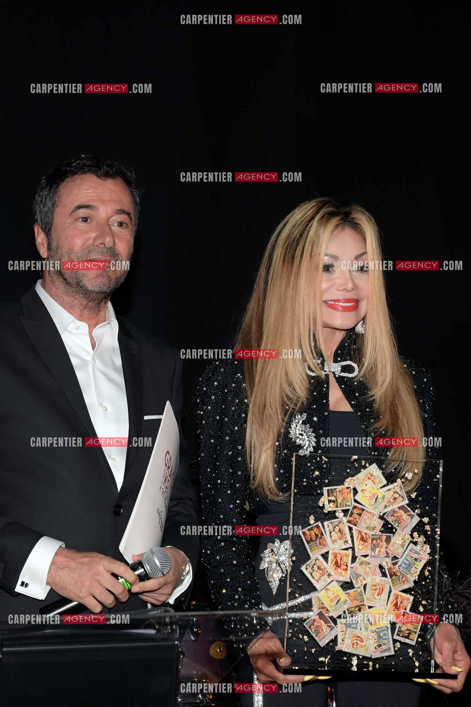 L'artiste Niçois Stéphane Bolongaro à organisé à Monaco une exposition pour le 90 èm anniversaire de la naissance de la Princesse Grace Kelly avec comme invité principal le prince Albert II de Monaco le 18 avril 2019. Invité à cette soirée: Bernard Montiel et La Toya Jackson.