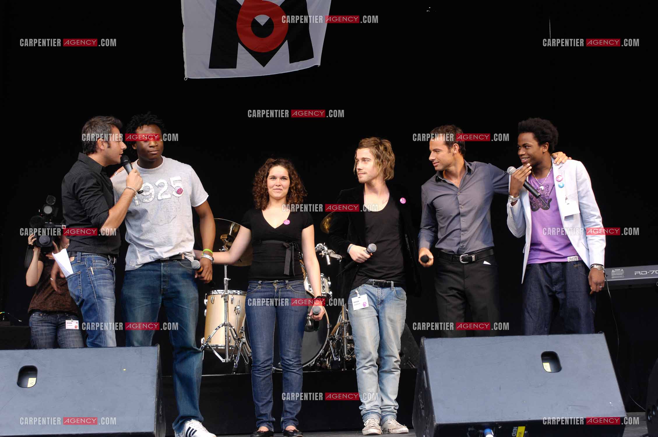 Concert privé pour le soutient du don d'organes et de la greffe dans l'enceinte de l'hôpital Neker à Paris " NECK'AIR DE MUSIQUE “ animé par Jérome Anthony et Nicolas Deuil.  Le gagnant de la Nouvelle Star 2007 Julien Doré, Tigane Drammeh, Gaëtane Abrial et Alex Fondja sur scène. ( Exclusif )