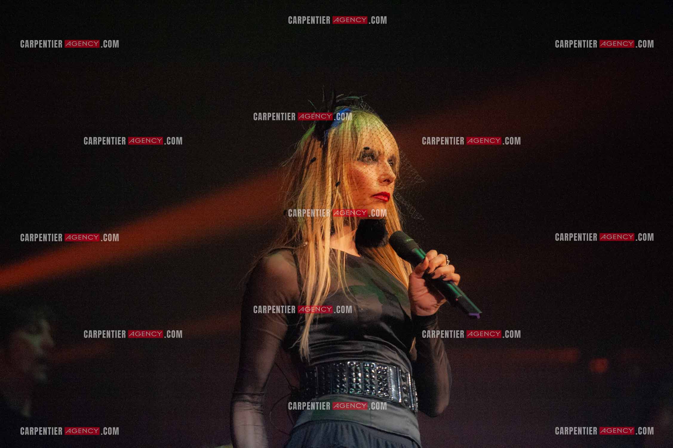 La chanteuse Jeanne Mas connue pour ses tubes “ Toute Première Fois et “ En Rouge et Noir “ dans la tournée RFM LOVE 80 au Zénith de Paris en 2010.        ( Exclusif )
