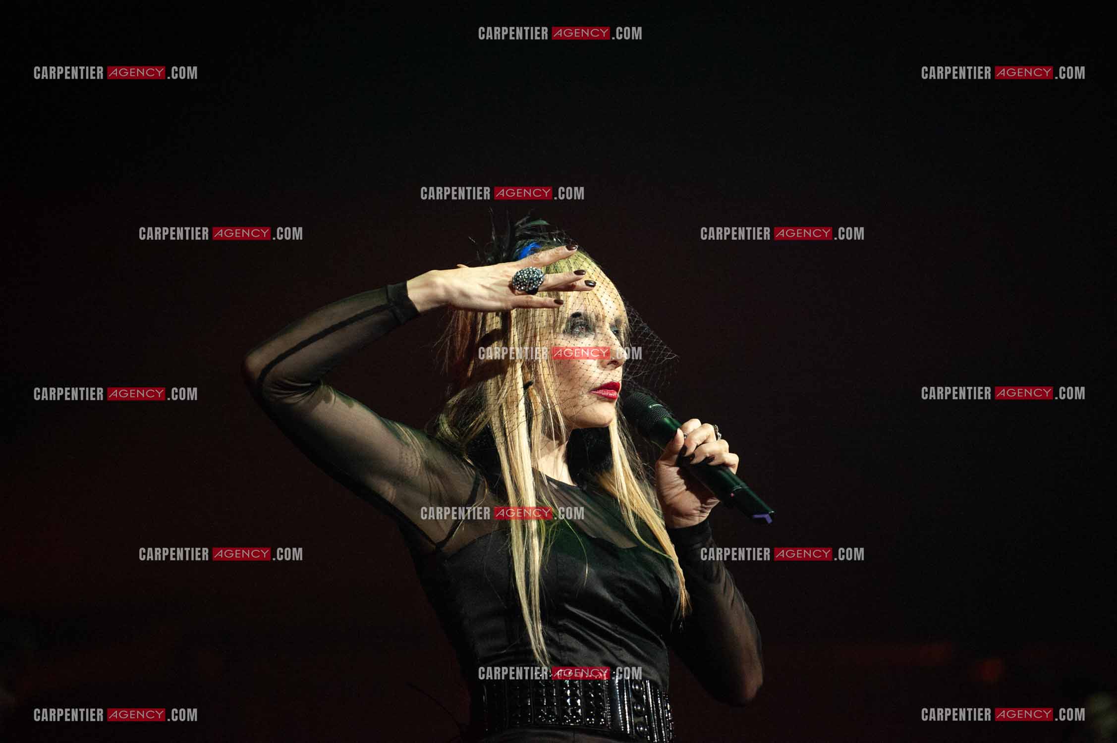 La chanteuse Jeanne Mas connue pour ses tubes “ Toute Première Fois et “ En Rouge et Noir “ dans la tournée RFM LOVE 80 au Zénith de Paris en 2010.        ( Exclusif )