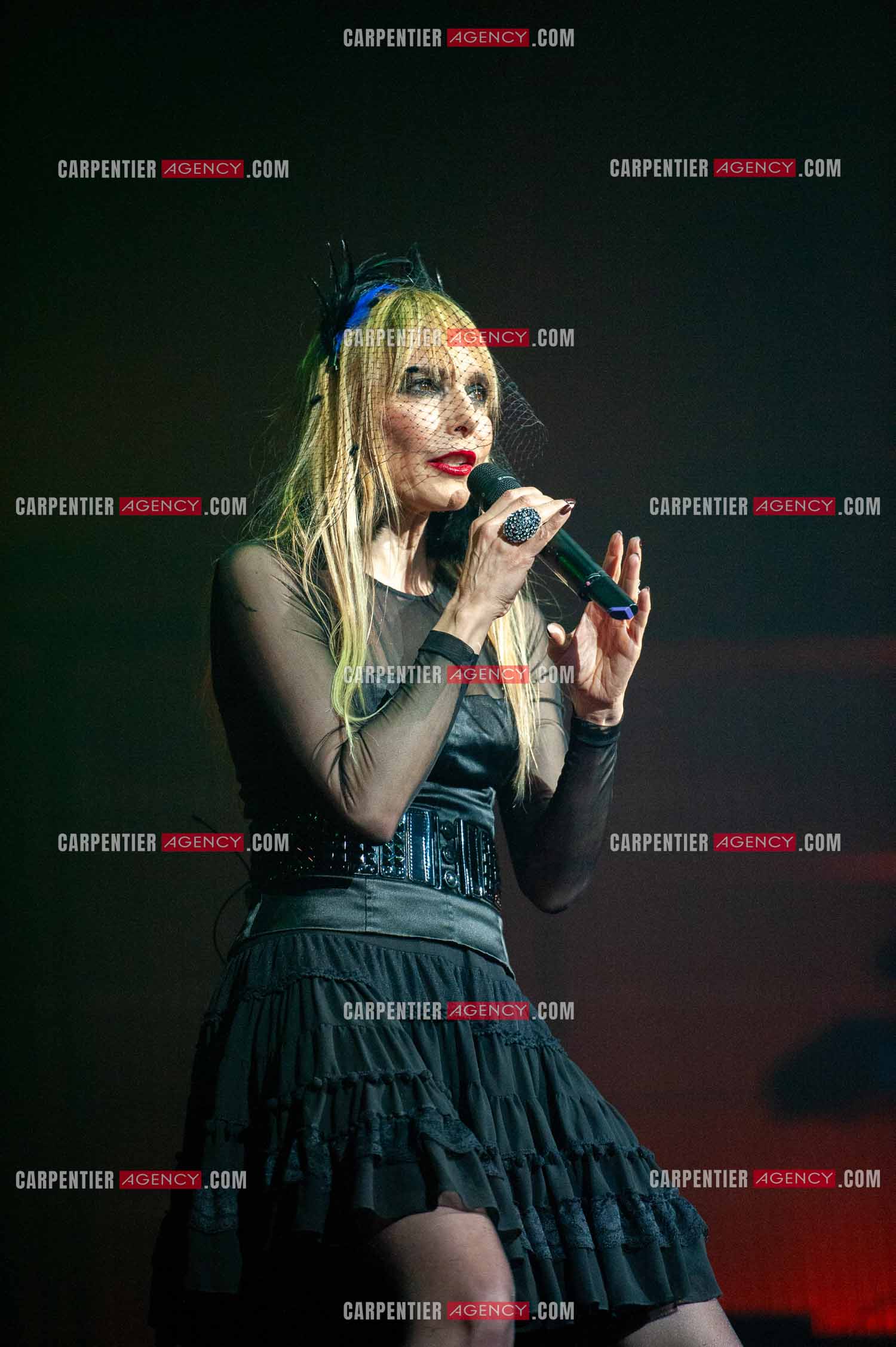 La chanteuse Jeanne Mas connue pour ses tubes “ Toute Première Fois et “ En Rouge et Noir “ dans la tournée RFM LOVE 80 au Zénith de Paris en 2010.        ( Exclusif )