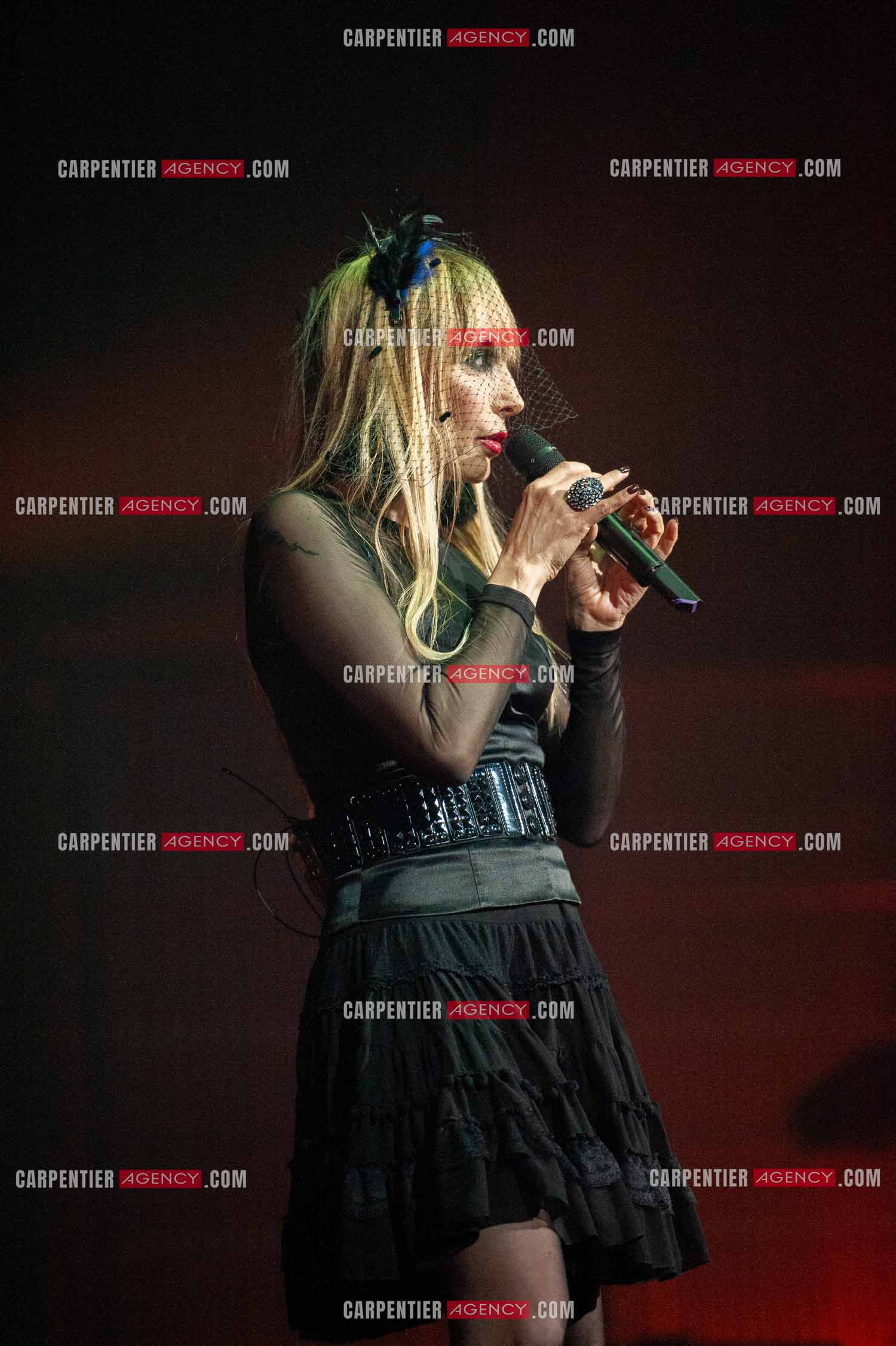 La chanteuse Jeanne Mas connue pour ses tubes “ Toute Première Fois et “ En Rouge et Noir “ dans la tournée RFM LOVE 80 au Zénith de Paris en 2010.        ( Exclusif )
