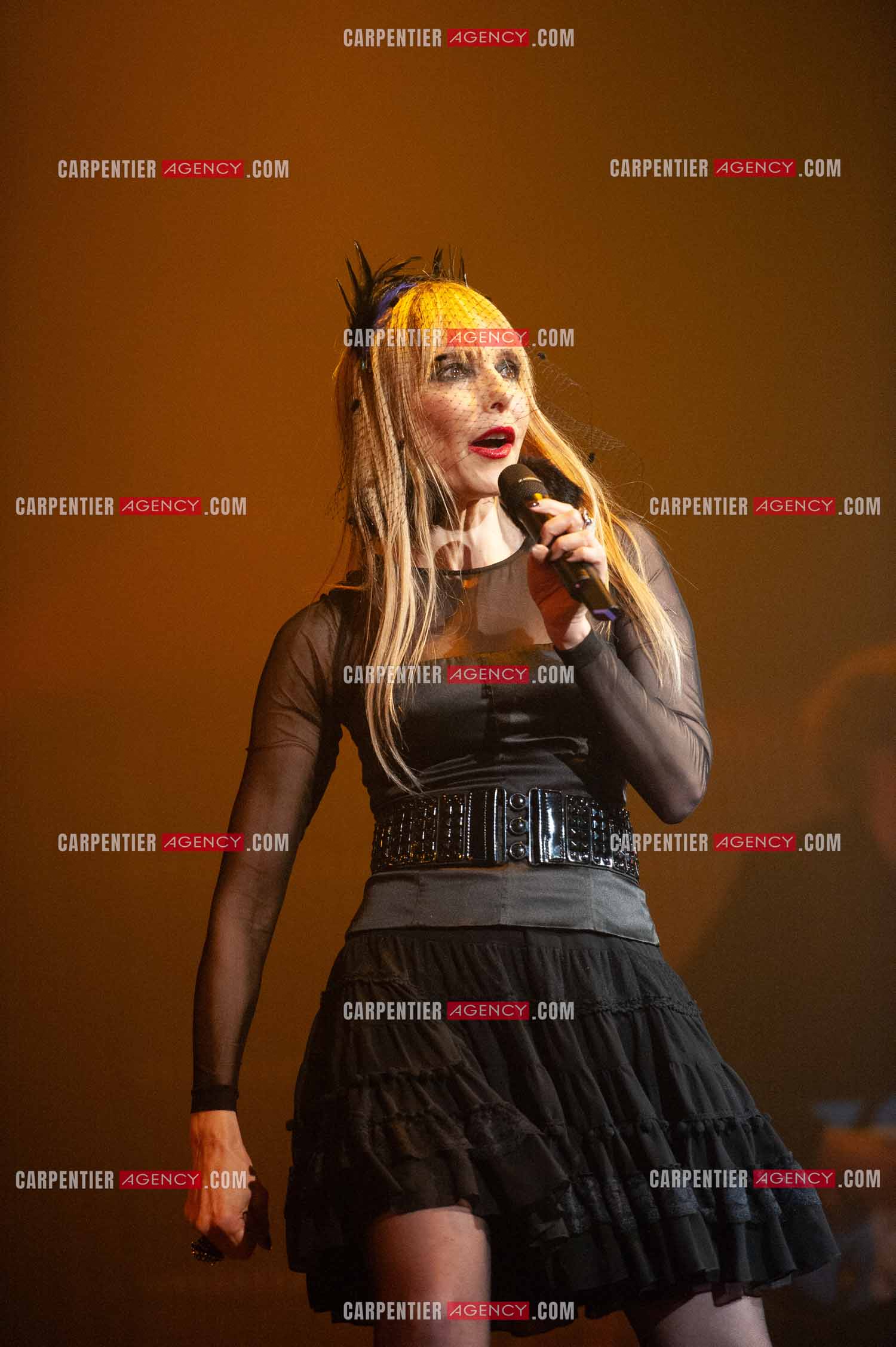 La chanteuse Jeanne Mas connue pour ses tubes “ Toute Première Fois et “ En Rouge et Noir “ dans la tournée RFM LOVE 80 au Zénith de Paris en 2010.        ( Exclusif )
